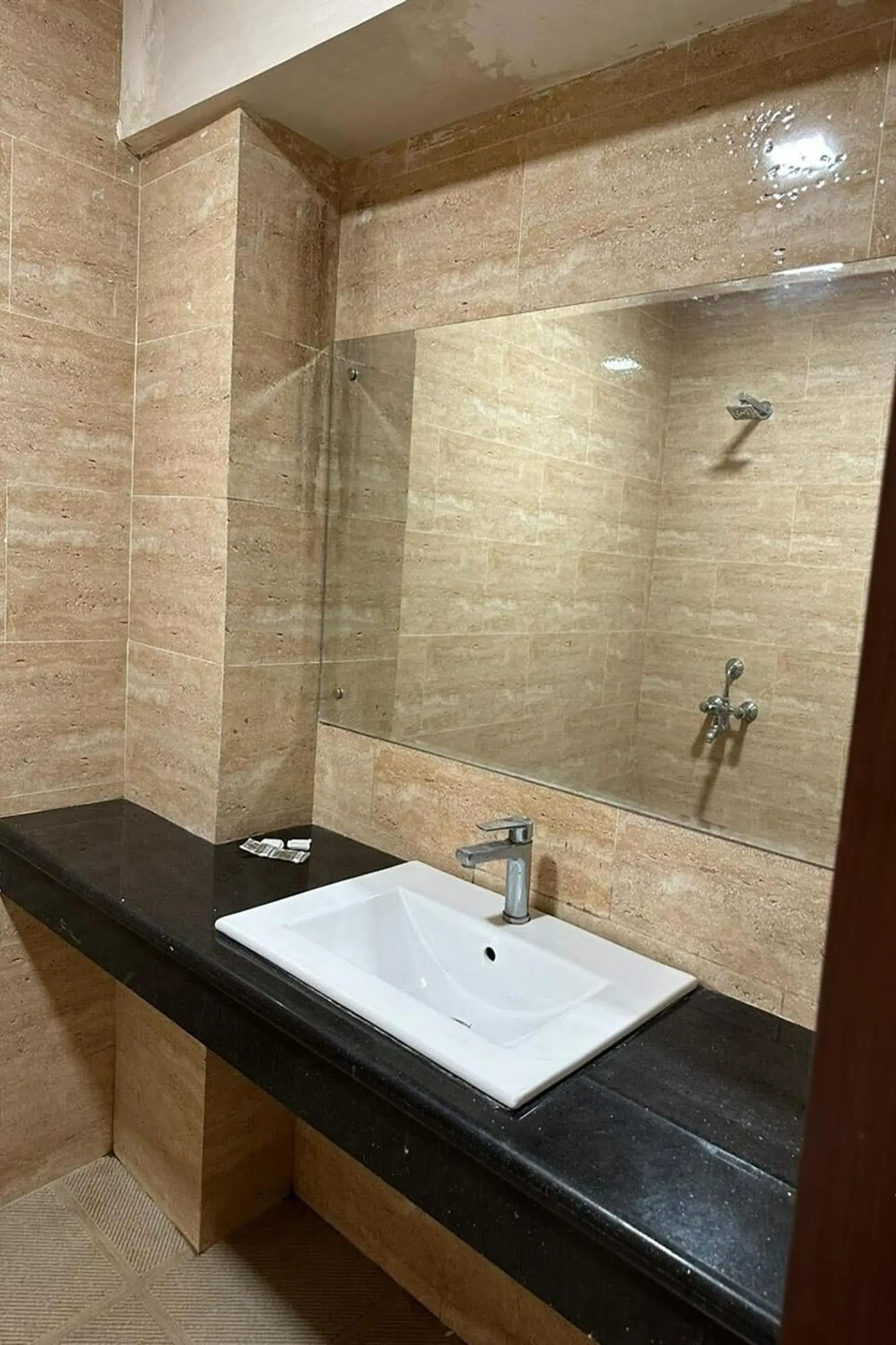 Shower, Bathroom in Hotel Amenda International