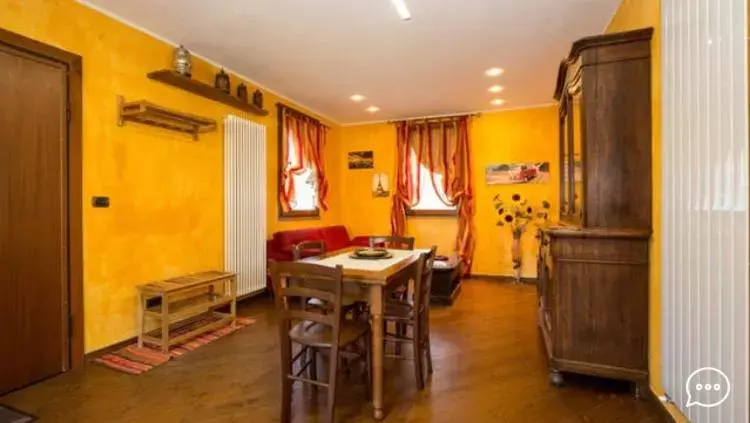 Dining Area in Wallace Apartment