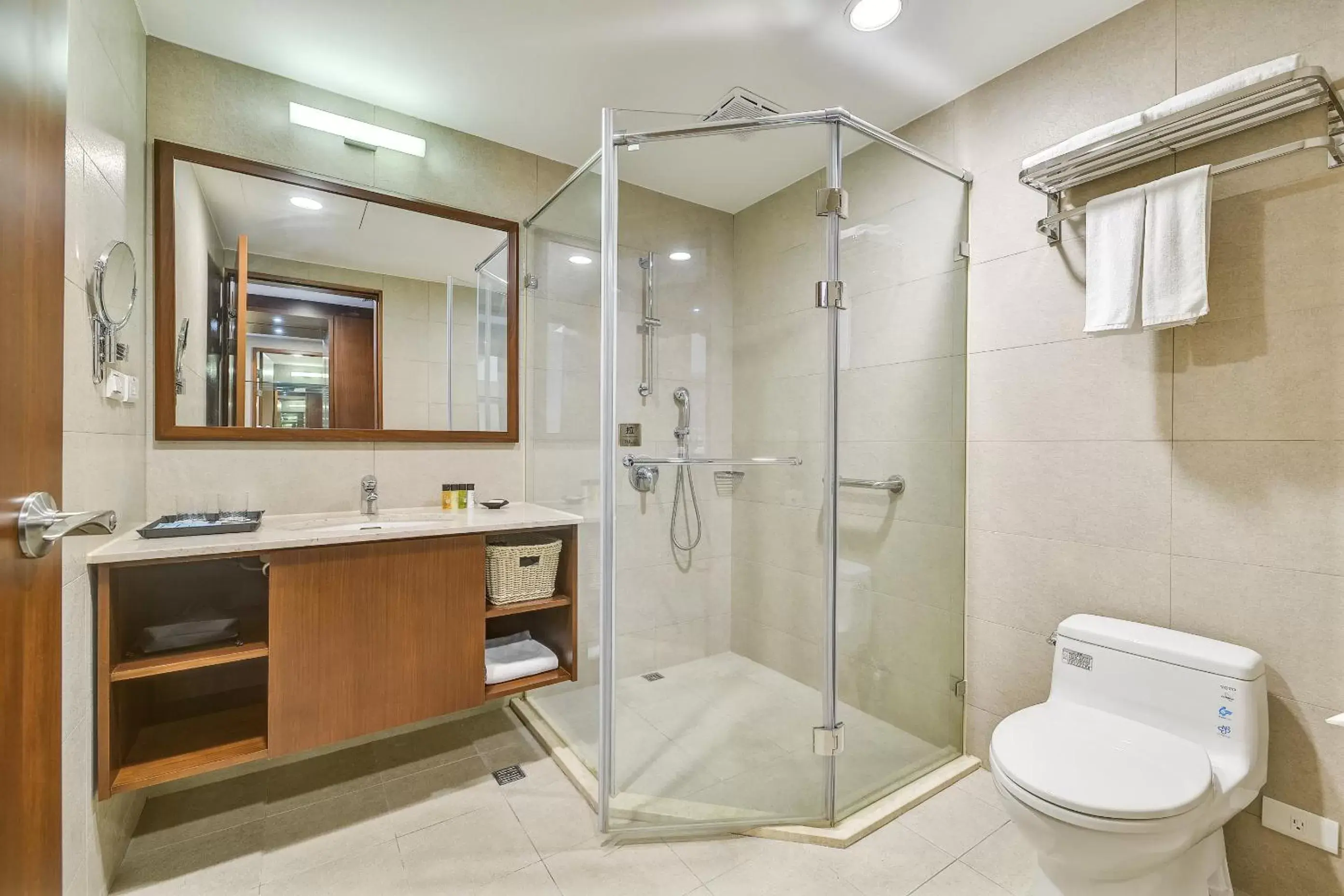 Shower, Bathroom in Fuji Grand Hotel