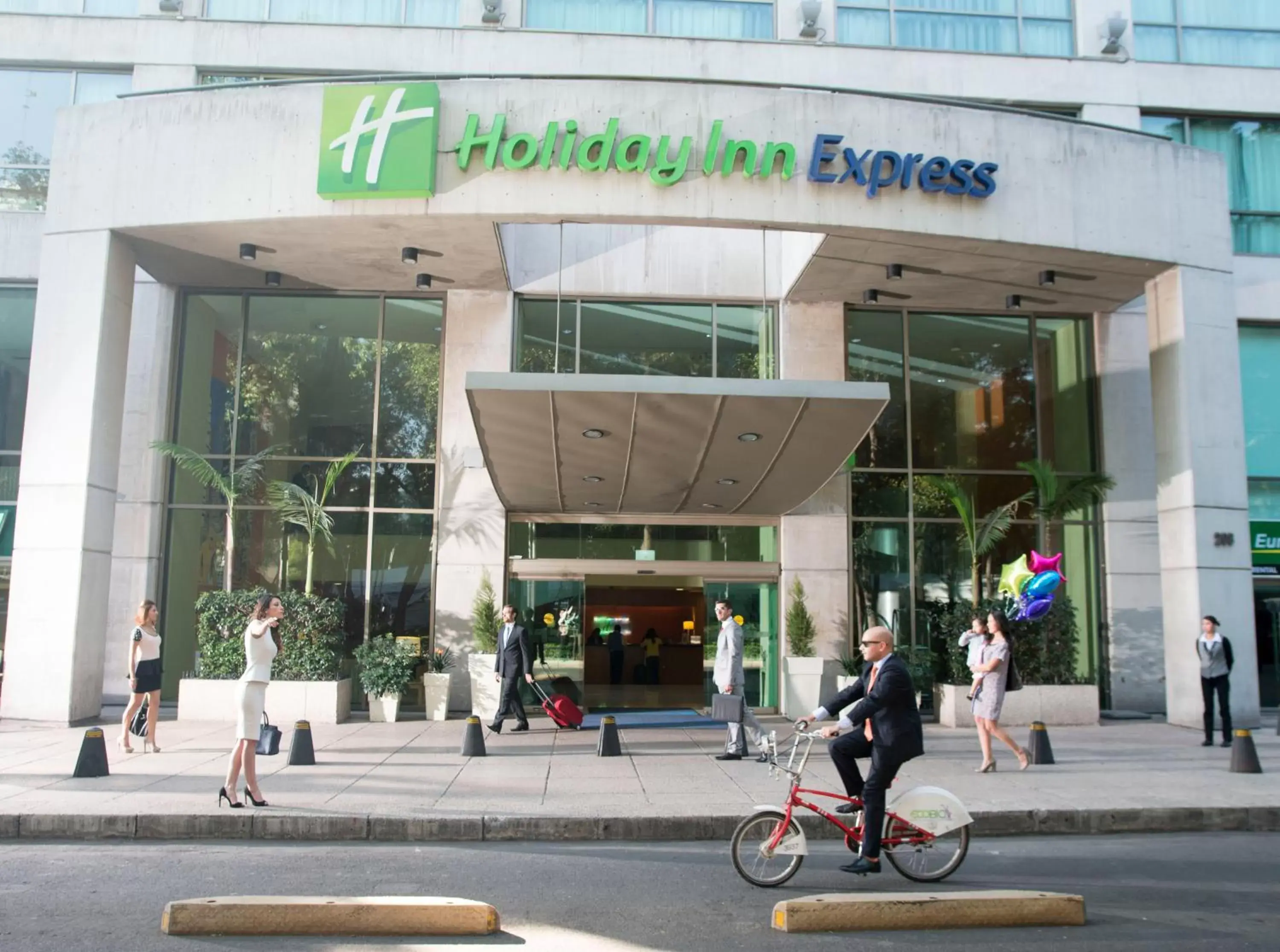 Property building in Holiday Inn Express Mexico Reforma, an IHG Hotel