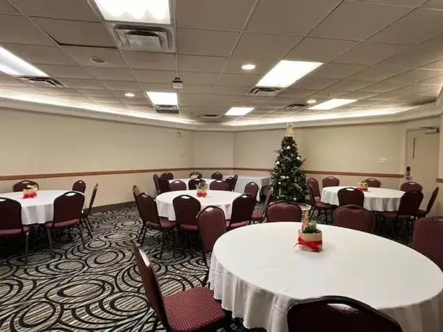 Meeting/conference room, Banquet Facilities in Rosslyn Inn & Suites