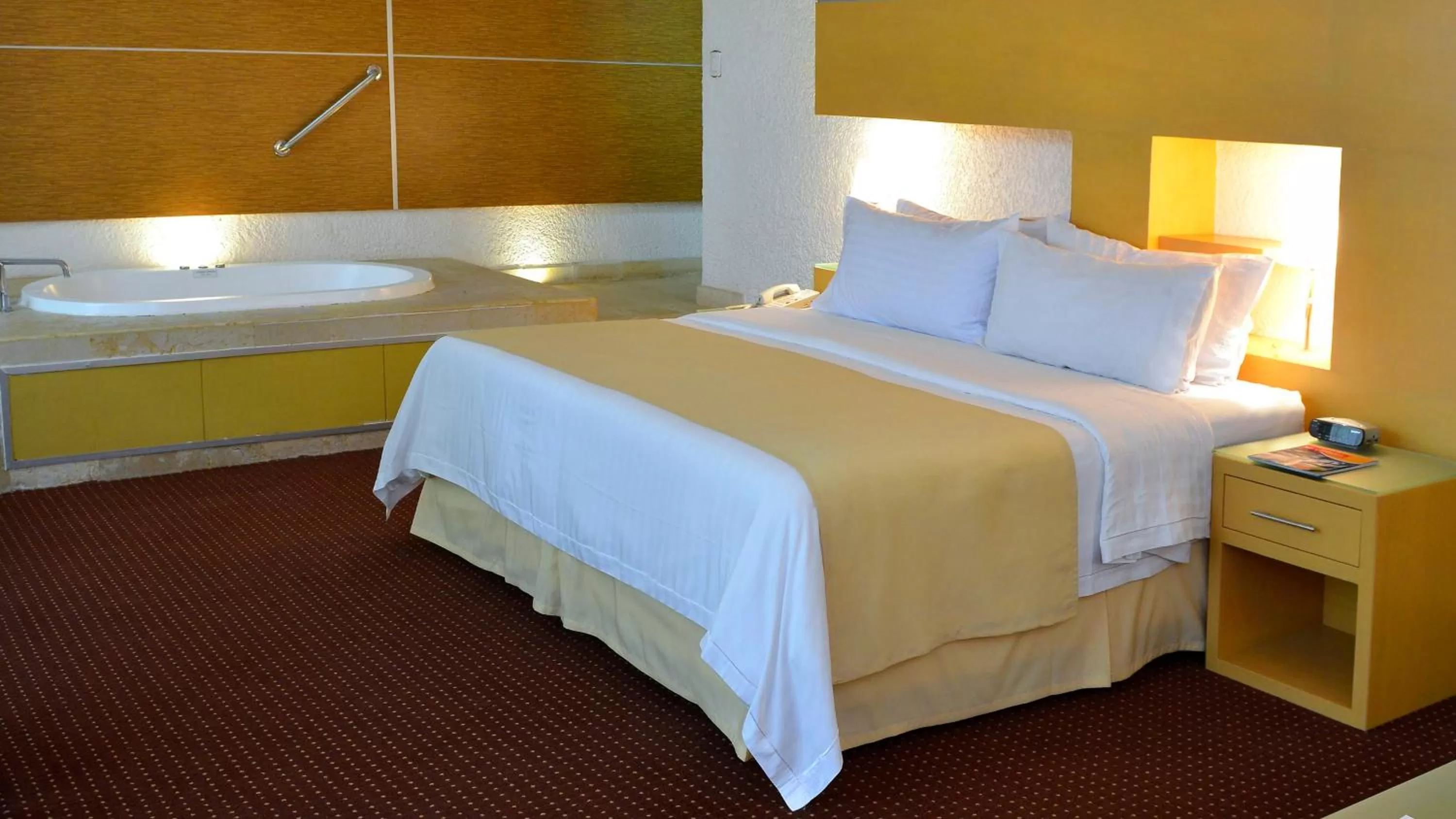 Photo of the whole room, Bed in Holiday Inn Morelia by IHG