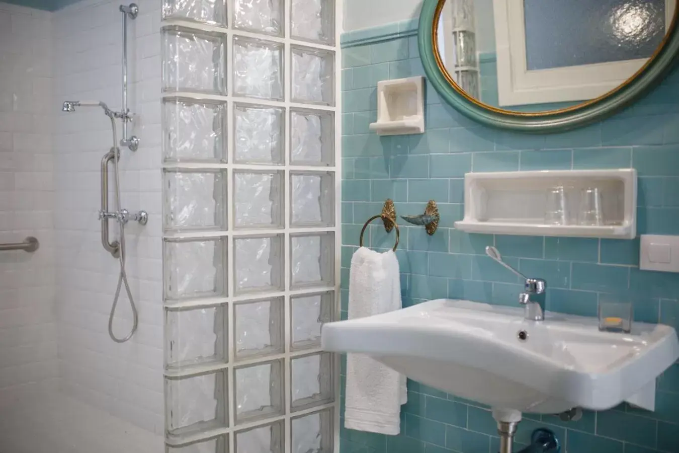 Shower, Bathroom in Suites Machado