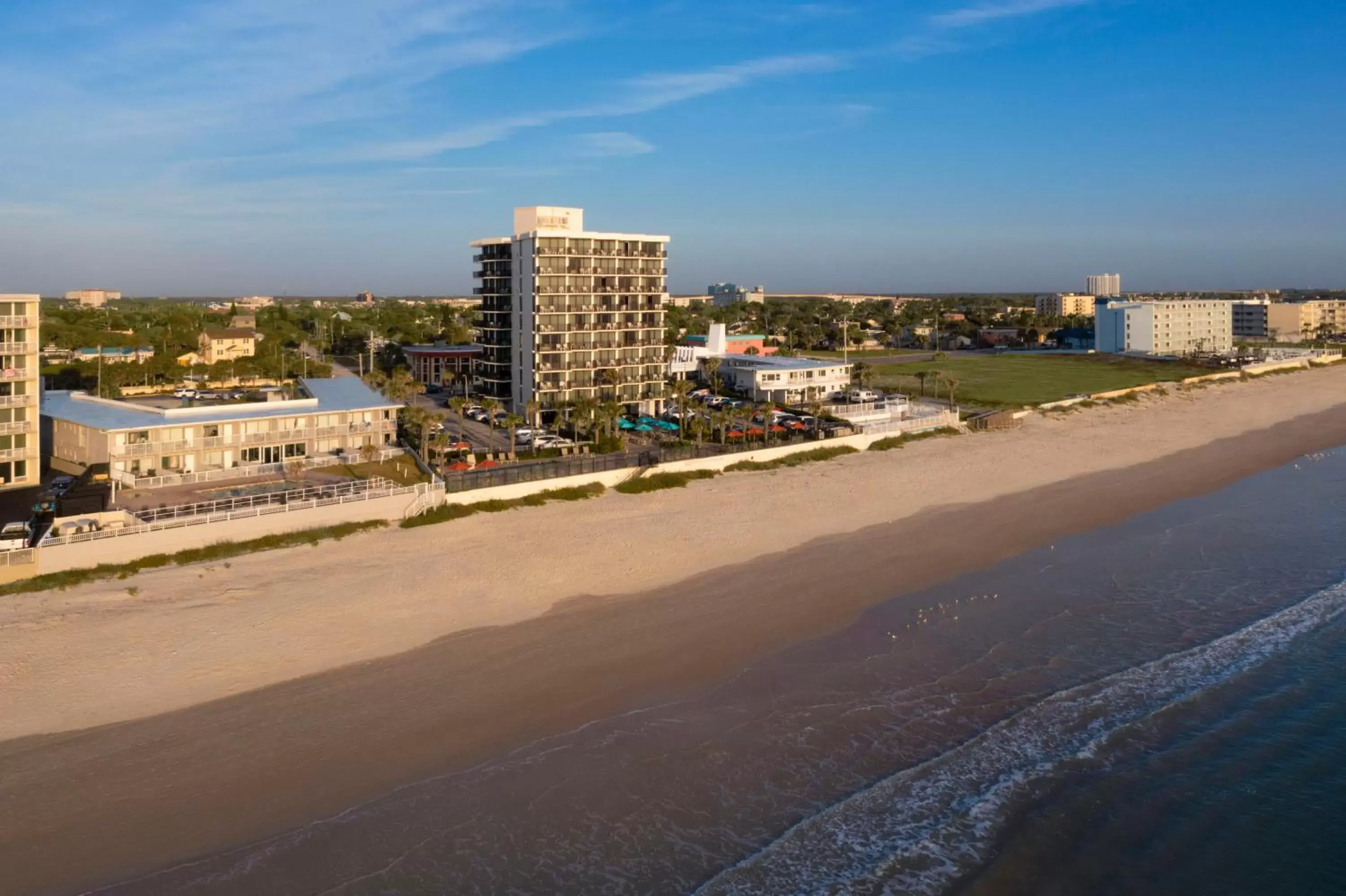 Beach, Bird's-eye View in Nautilus Inn - Daytona Beach