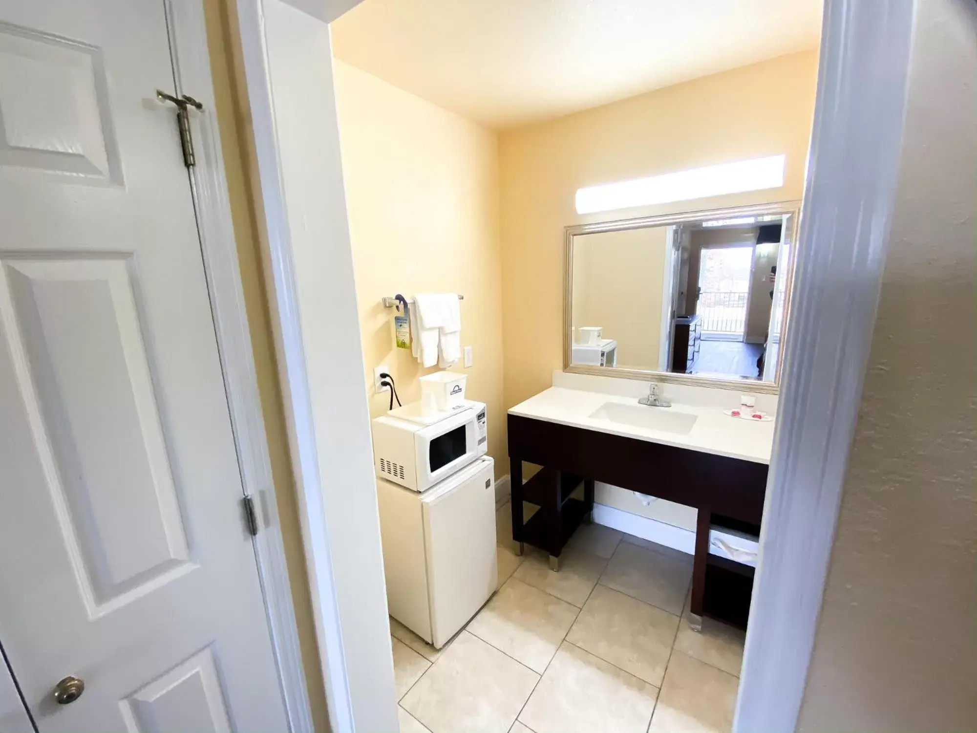 Bathroom in Days Inn by Wyndham Richmond/South