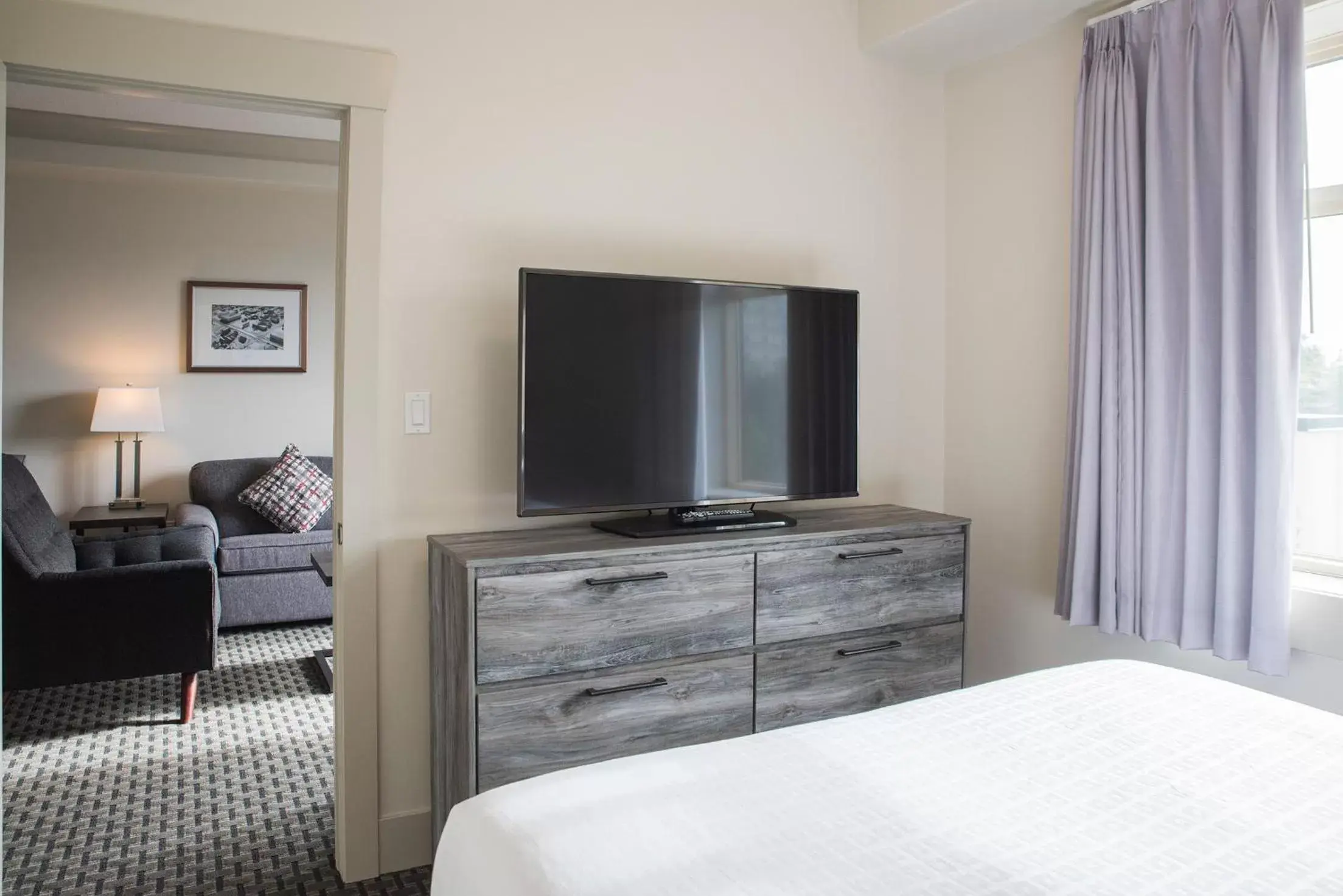 TV and multimedia, TV/Entertainment Center in Chateau Nova Yellowknife