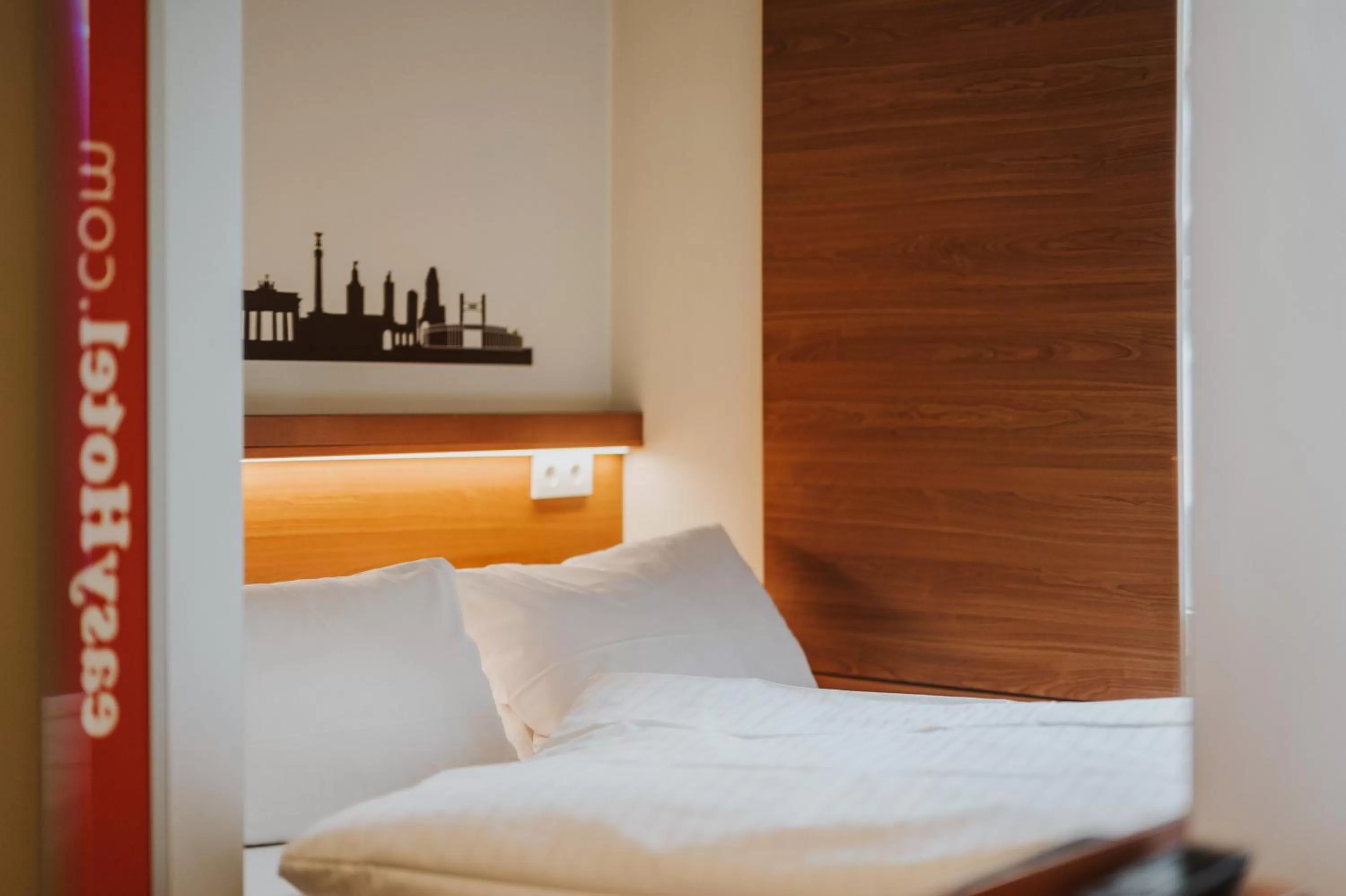 Photo of the whole room, Bed in easyHotel Berlin Hackescher Markt