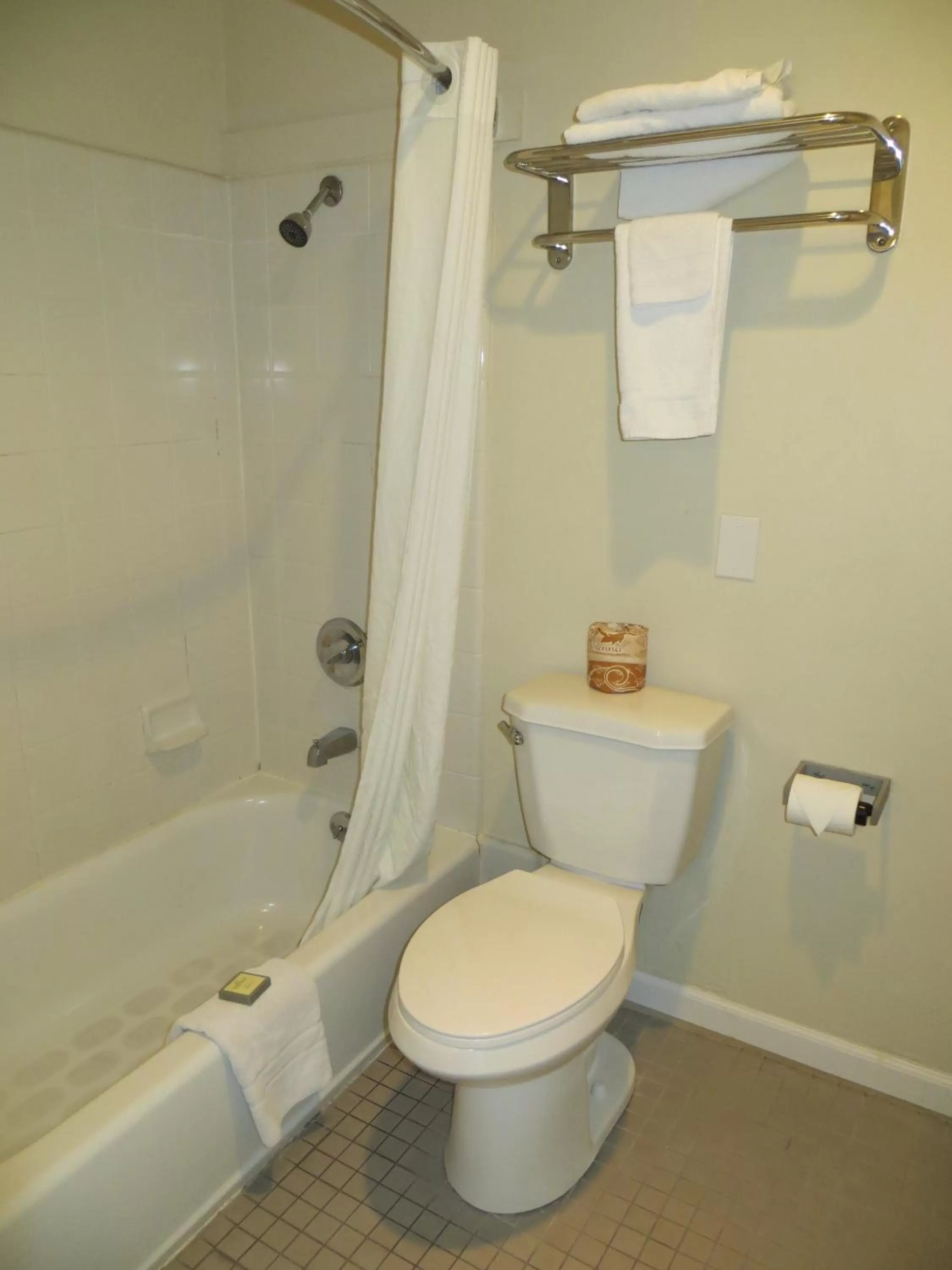 Bathroom in Bay Front Inn