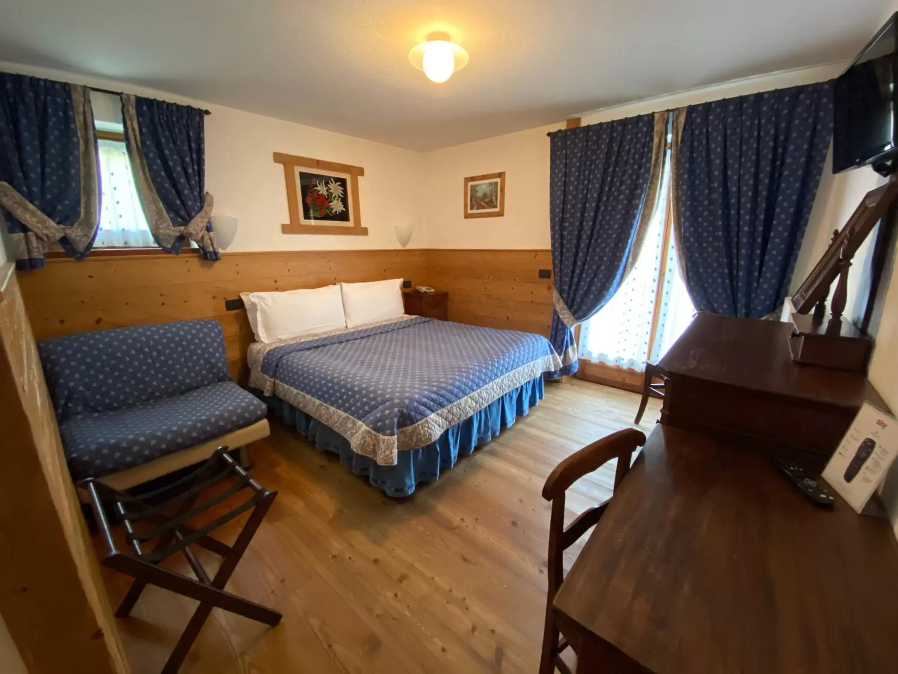 Bedroom, Bed in Hotel Lo Campagnar