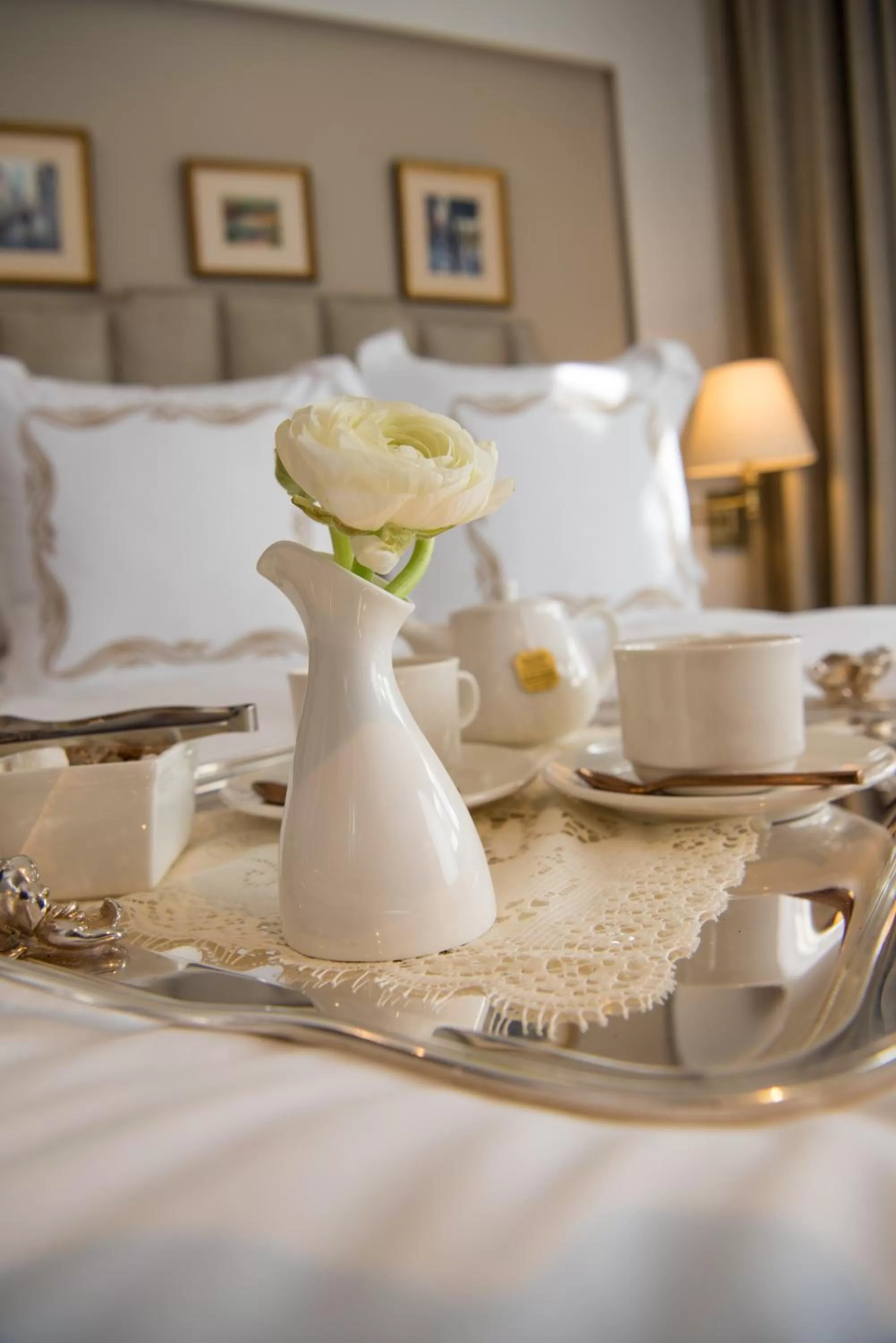 Bed in Neighbourgood Sutter Mansion