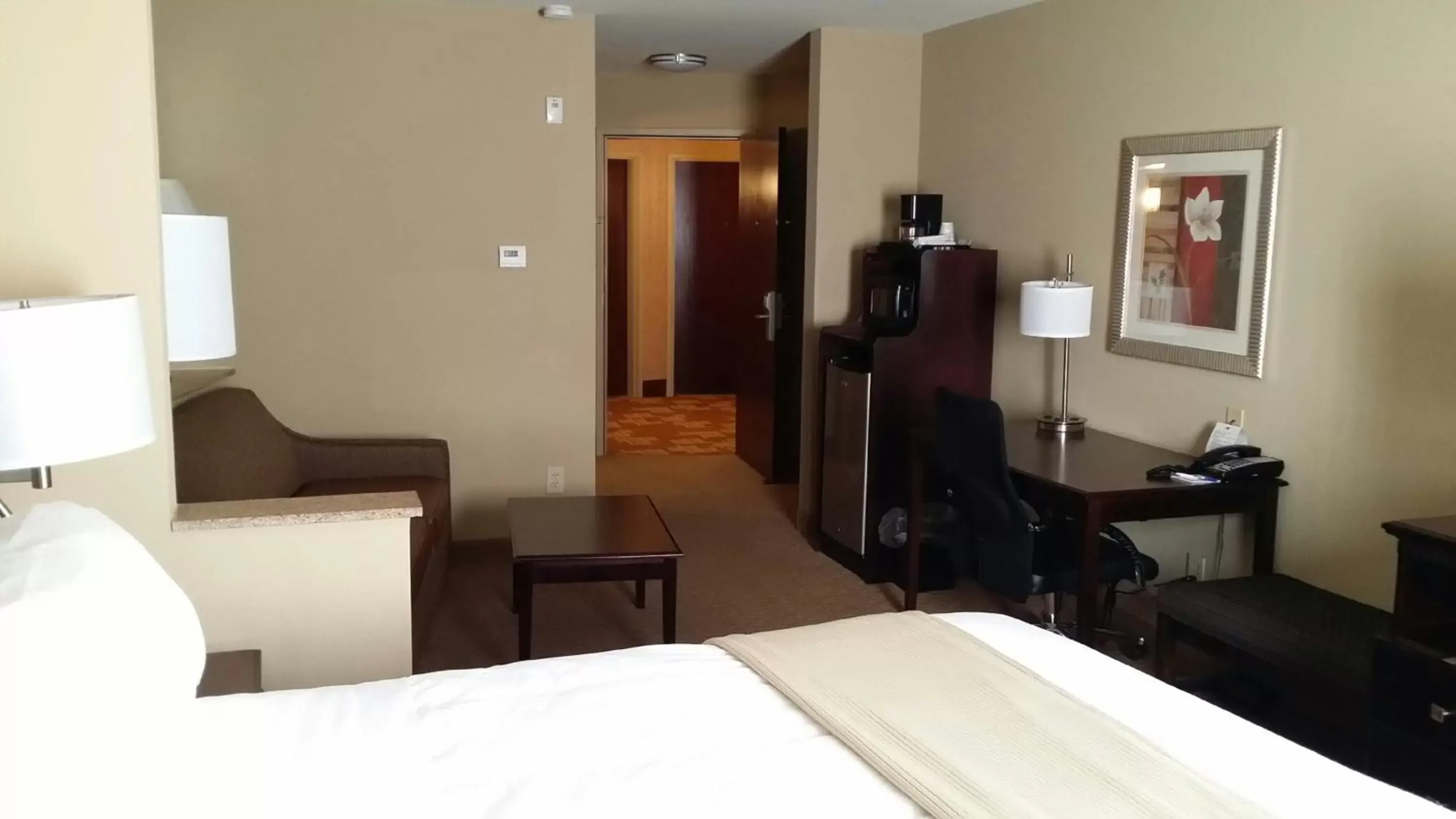 Photo of the whole room, Bed in Springdale Inn & Suites