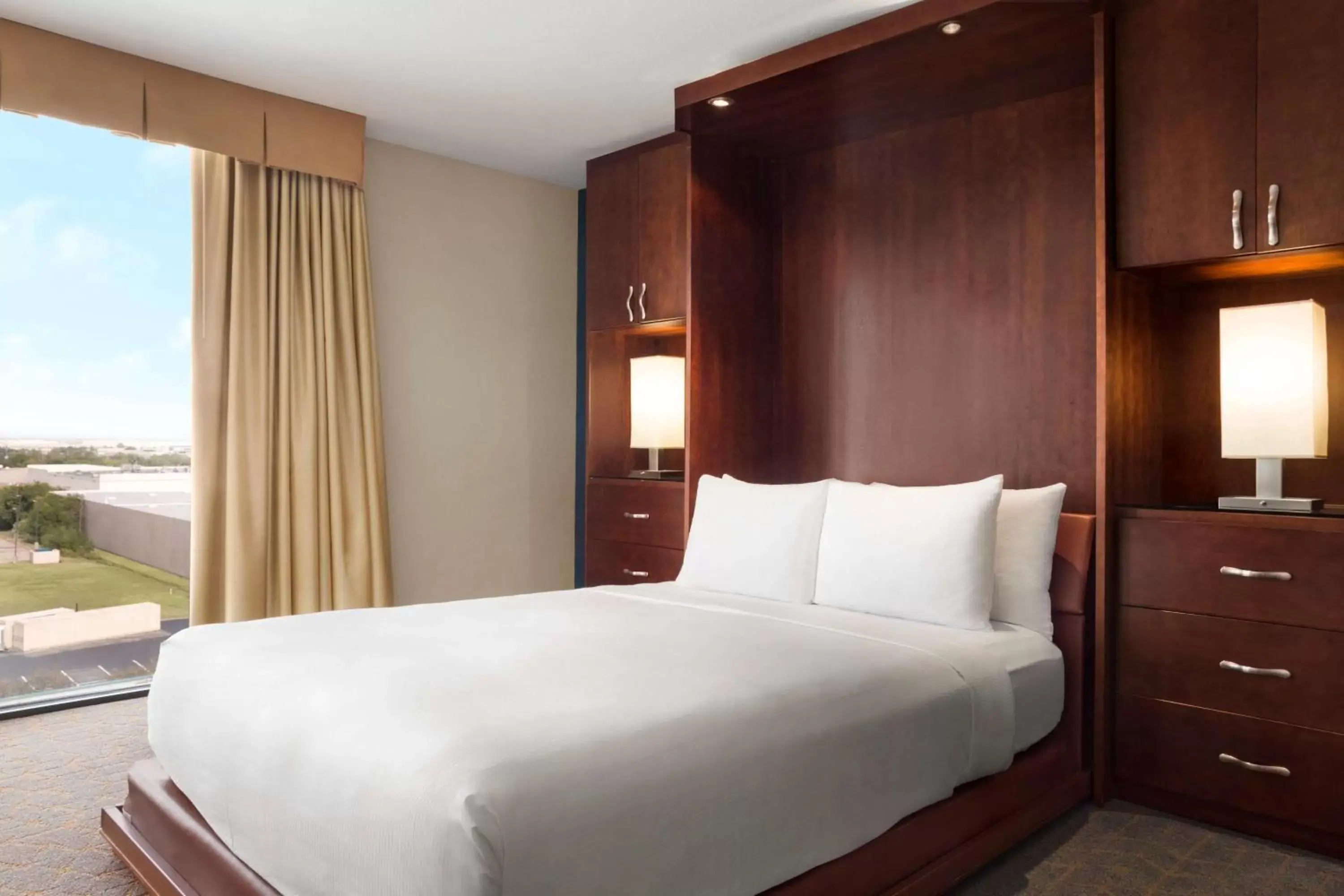 Executive King Room with Murphy Bed in DoubleTree by Hilton DFW Airport North Executive King Room with Murphy Bed in DoubleTree by Hilton DFW Airport North