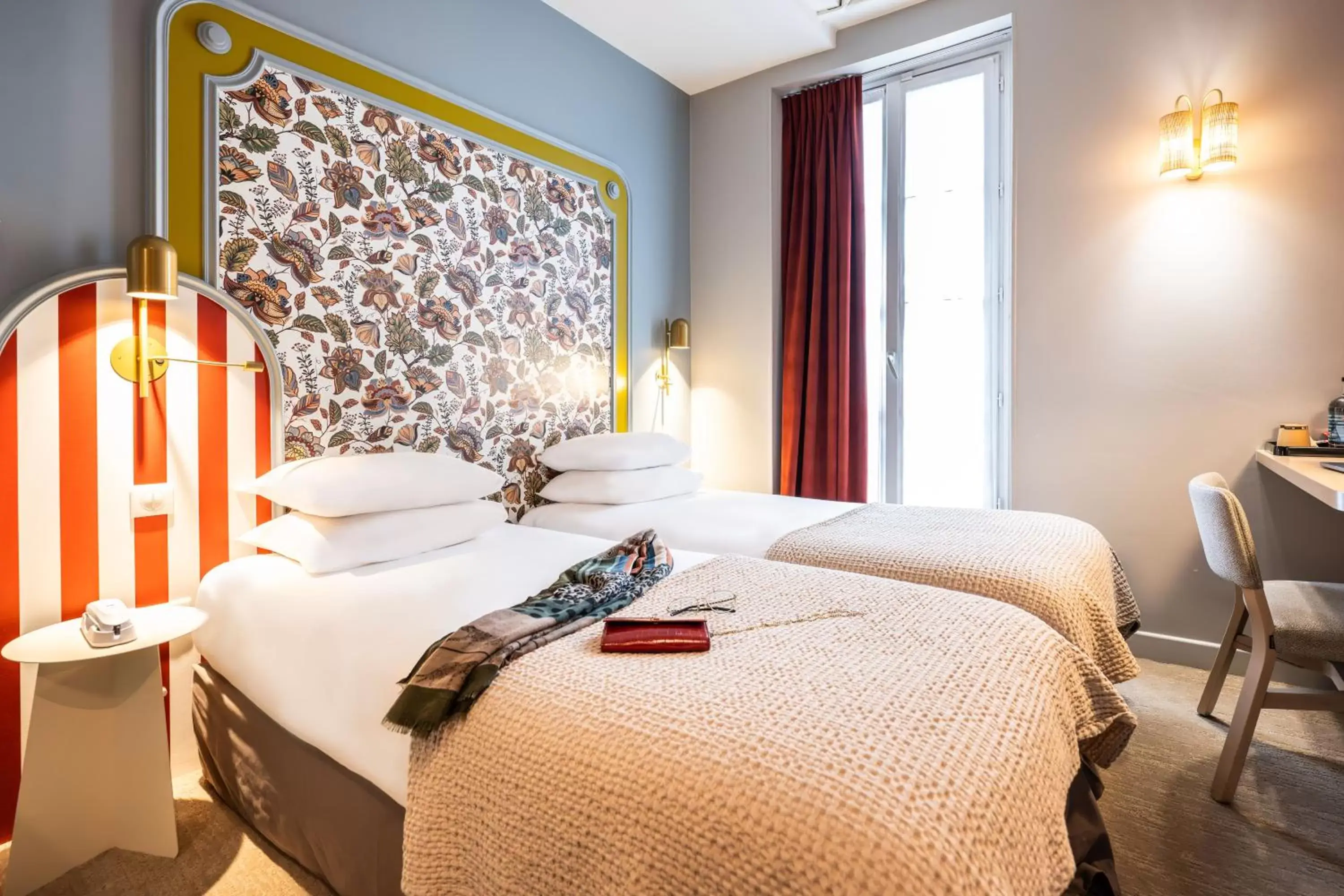 Bedroom, Bed in Mercure Paris Notre Dame Saint Germain des Prés