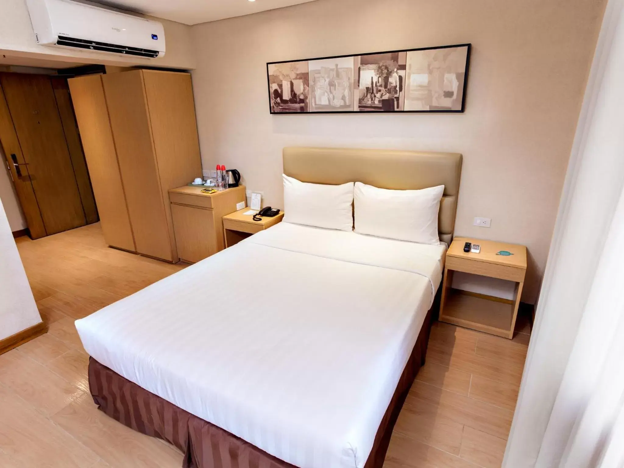 Bedroom, Bed in Jinjiang Inn - Ortigas