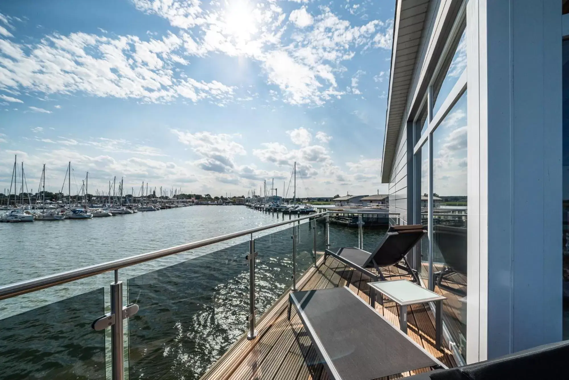 Balcony/Terrace, River View in Schwimmende Häuser im BALTIC SEA RESORT