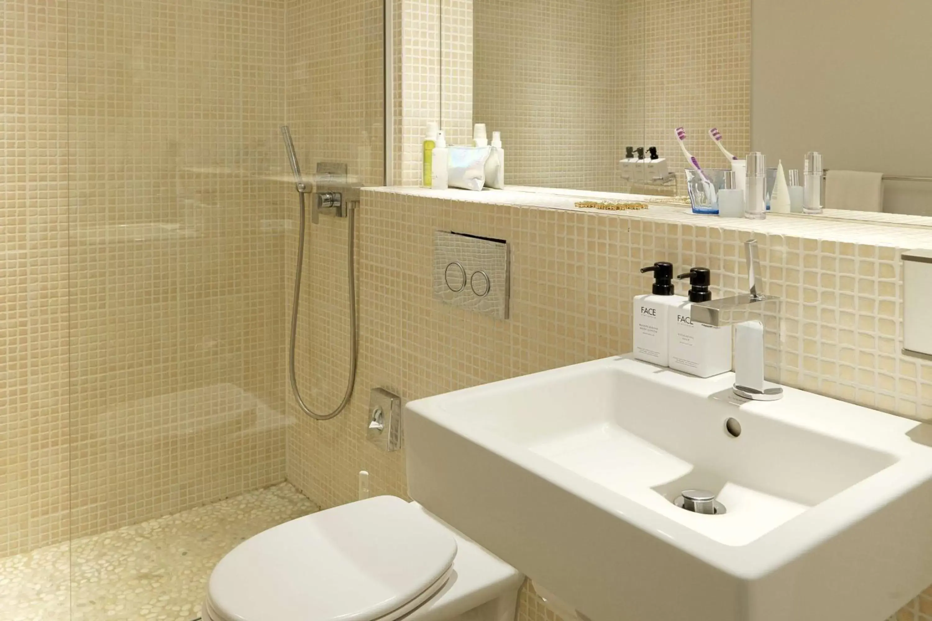 Bathroom in Scandic Front