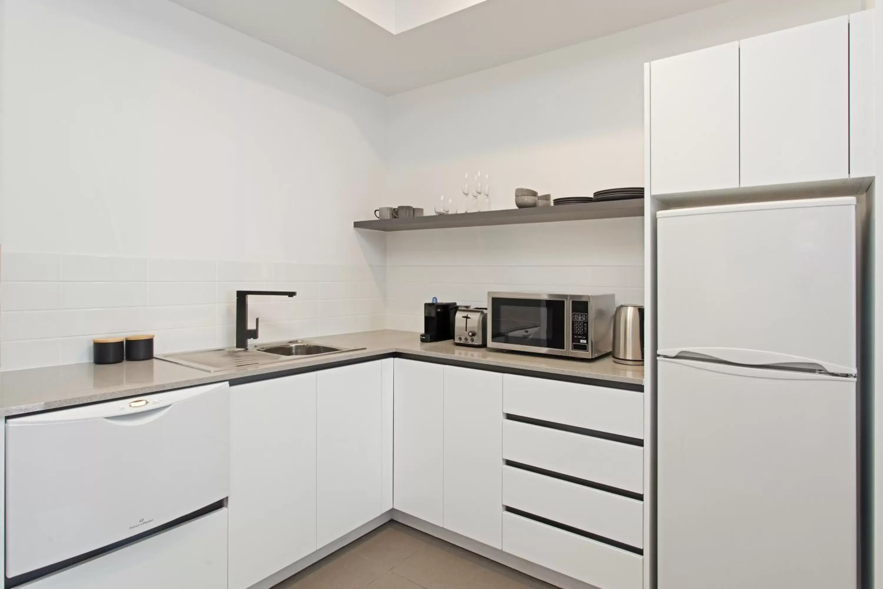 Kitchen or kitchenette, Kitchen/Kitchenette in Mantra Traralgon