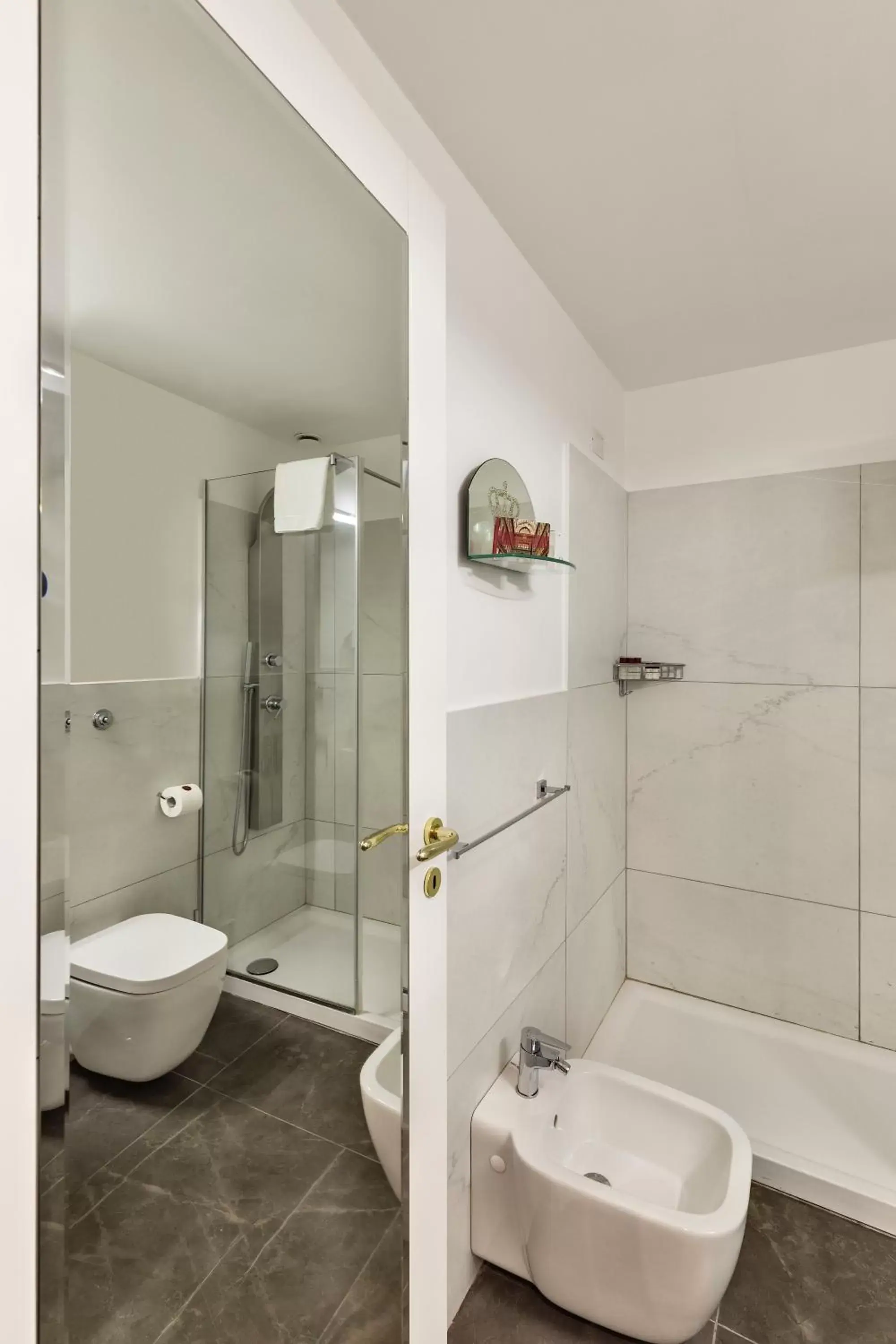Shower, Bathroom in Hotel Art Resort Galleria Umberto