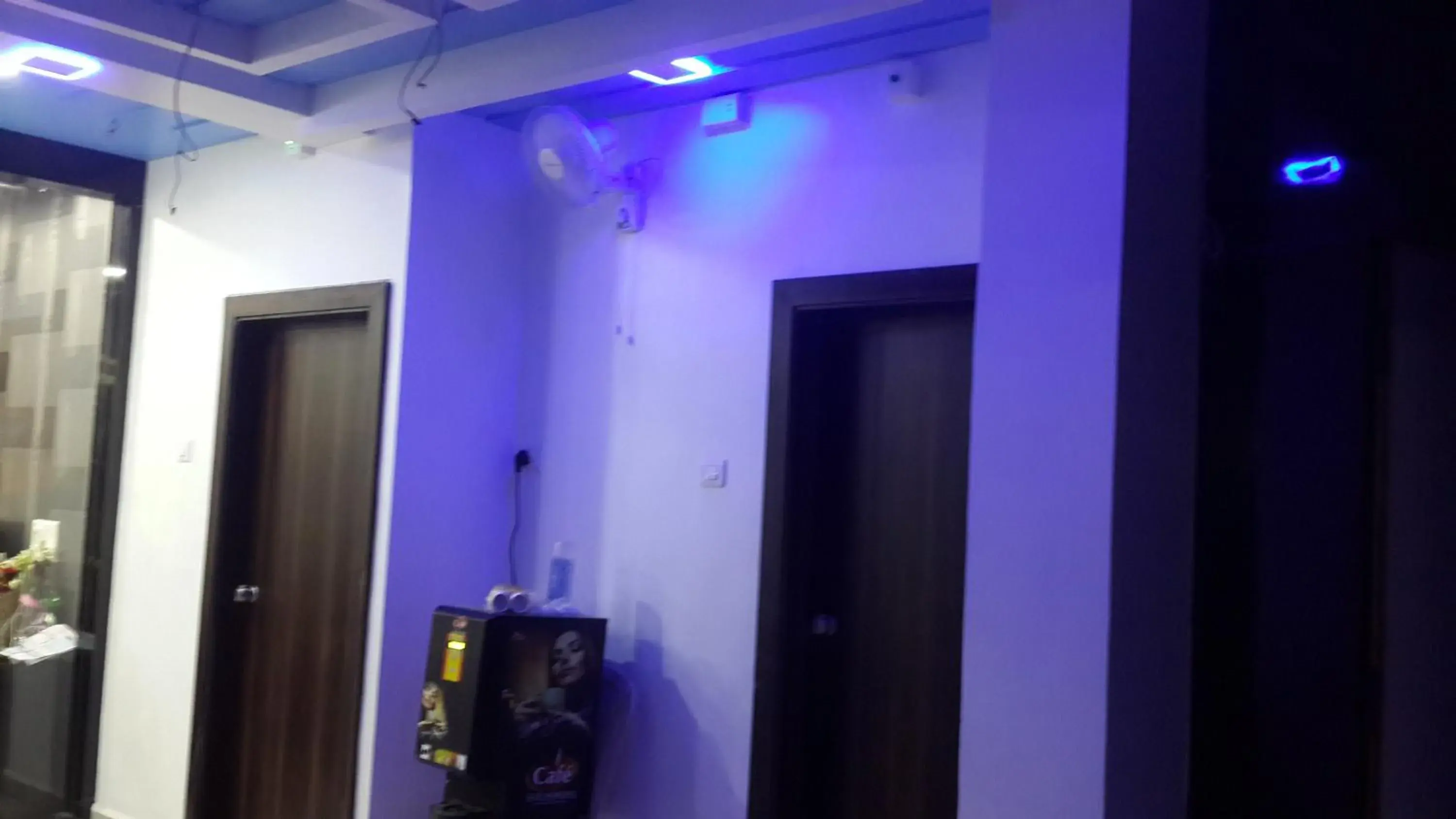 Lobby or reception in Hotel Holiday Era Opposite Railway Station Lobby or reception in Hotel Holiday Era Opposite Railway Station