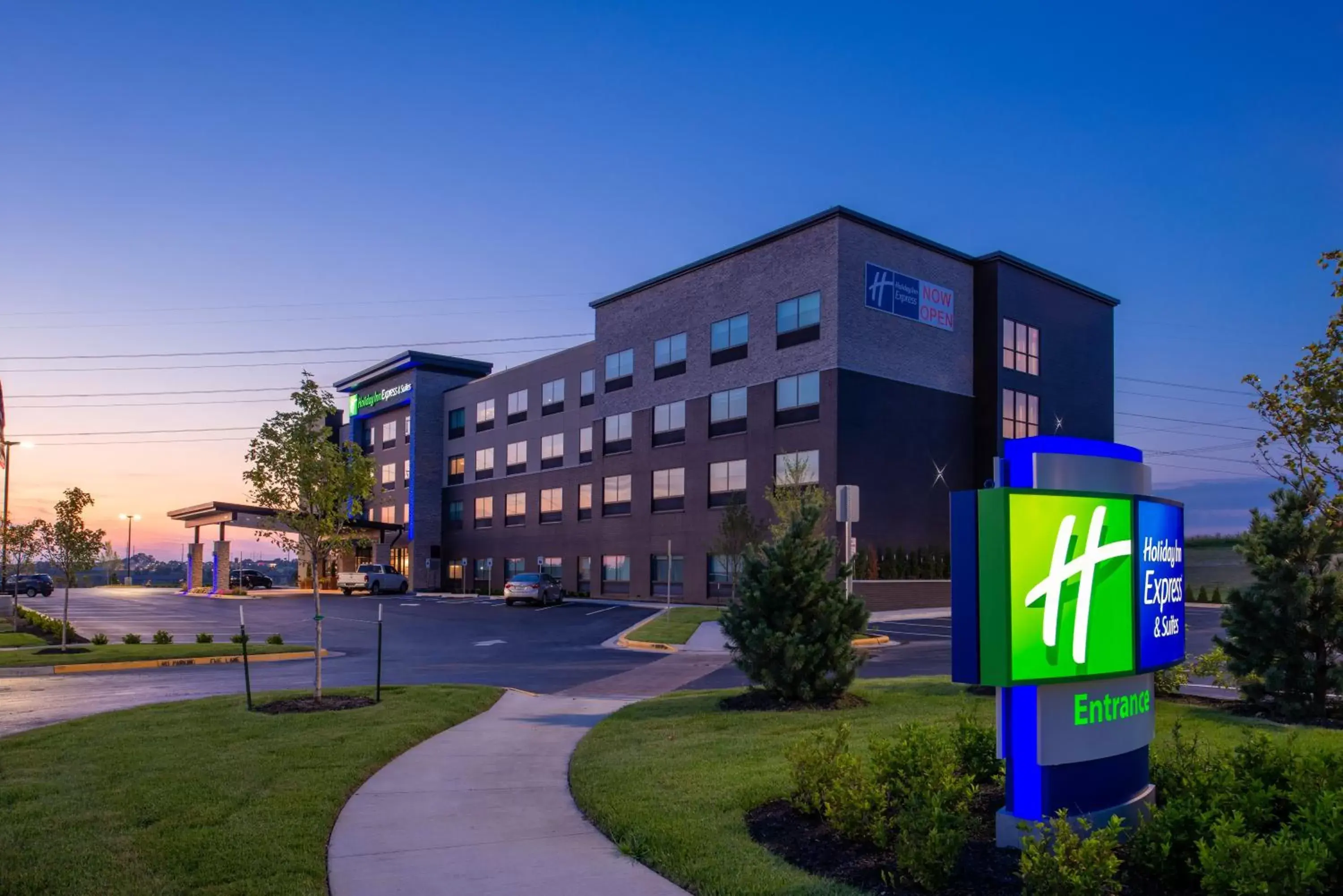 Property Building in Holiday Inn Express & Suites - Olathe West, an IHG Hotel