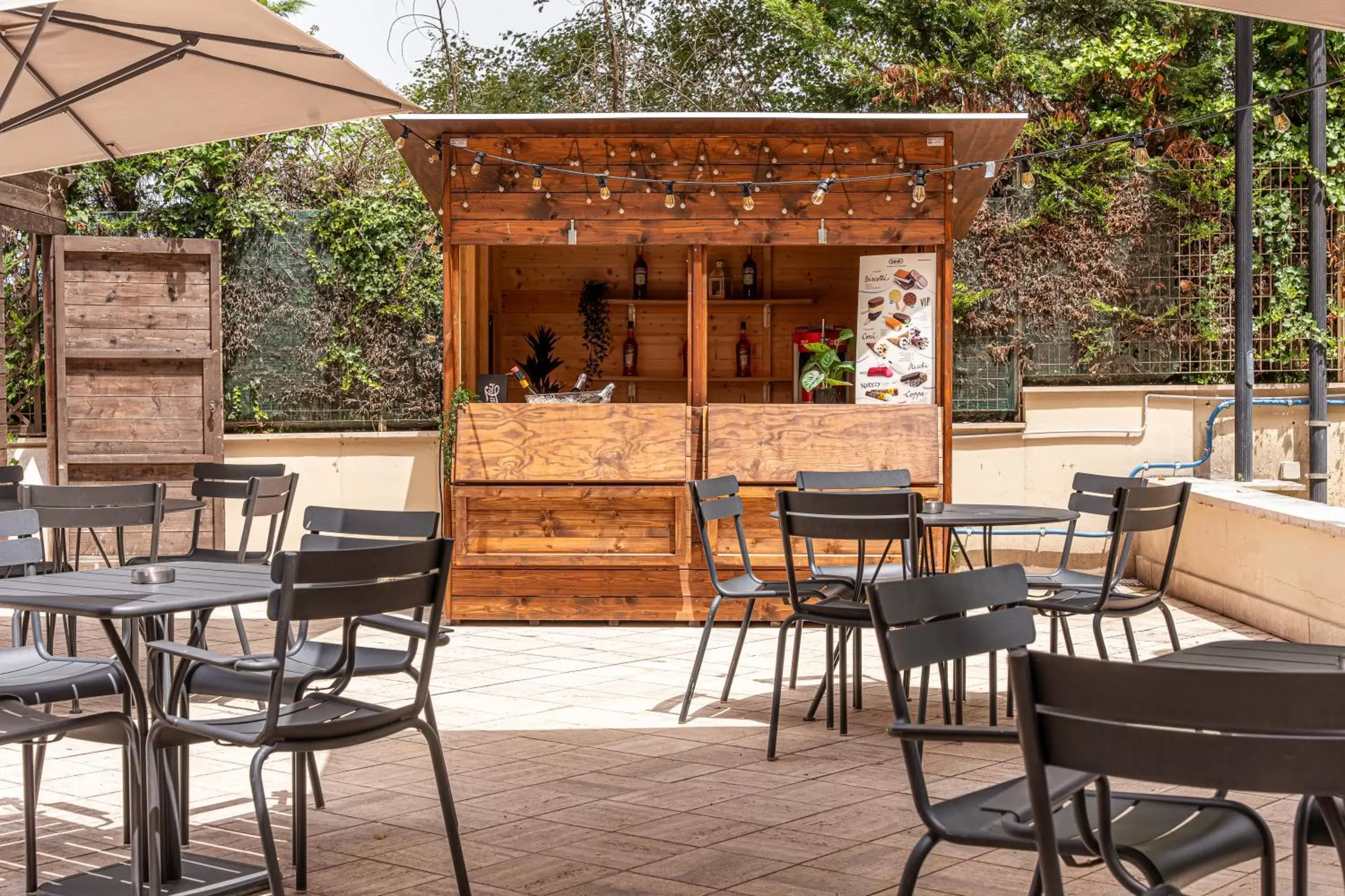 Balcony/Terrace, Restaurant/Places to Eat in Novotel Roma Est