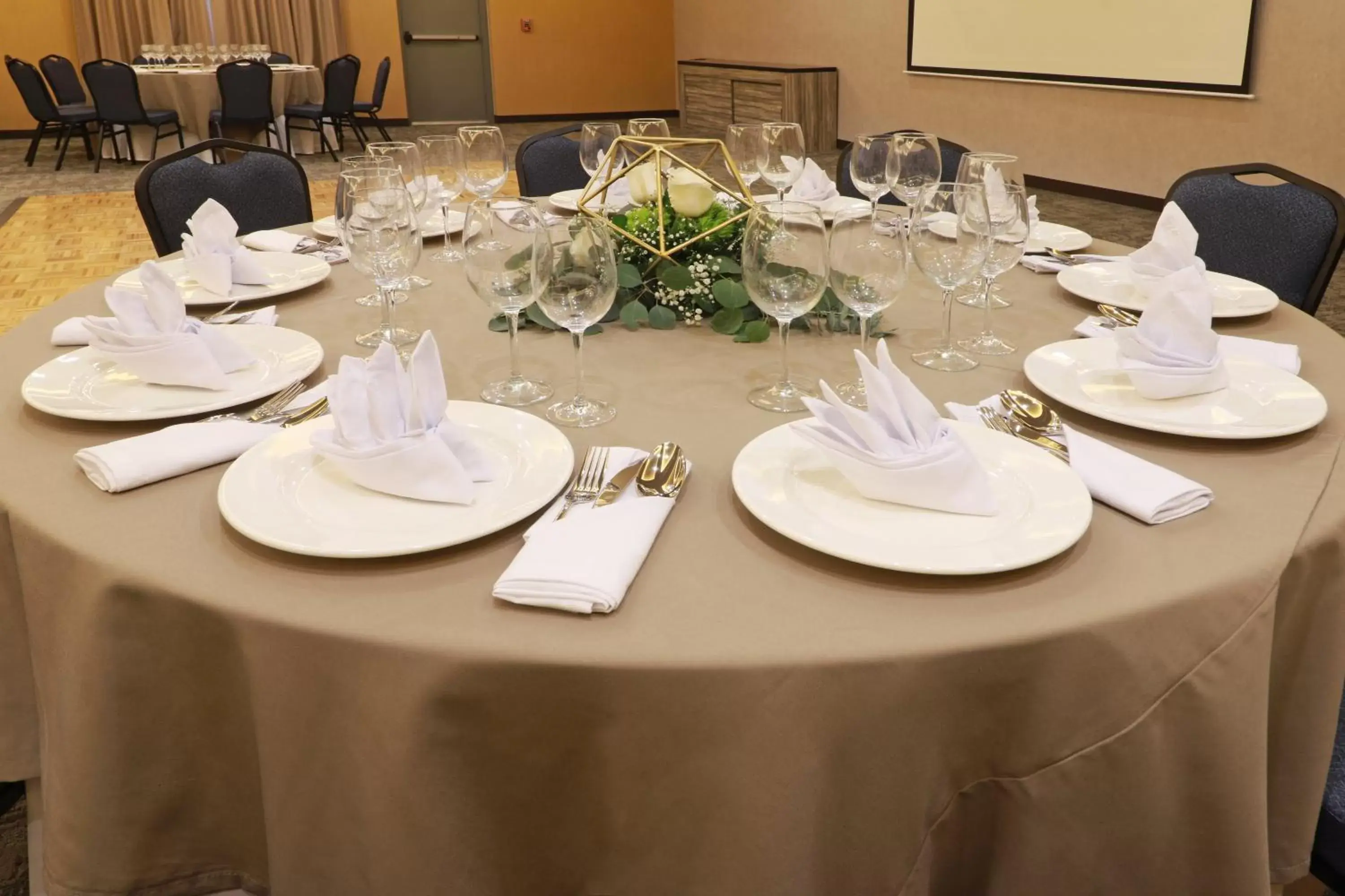Meeting/conference room, Restaurant/Places to Eat in Holiday Inn - Ciudad Juarez, an IHG Hotel