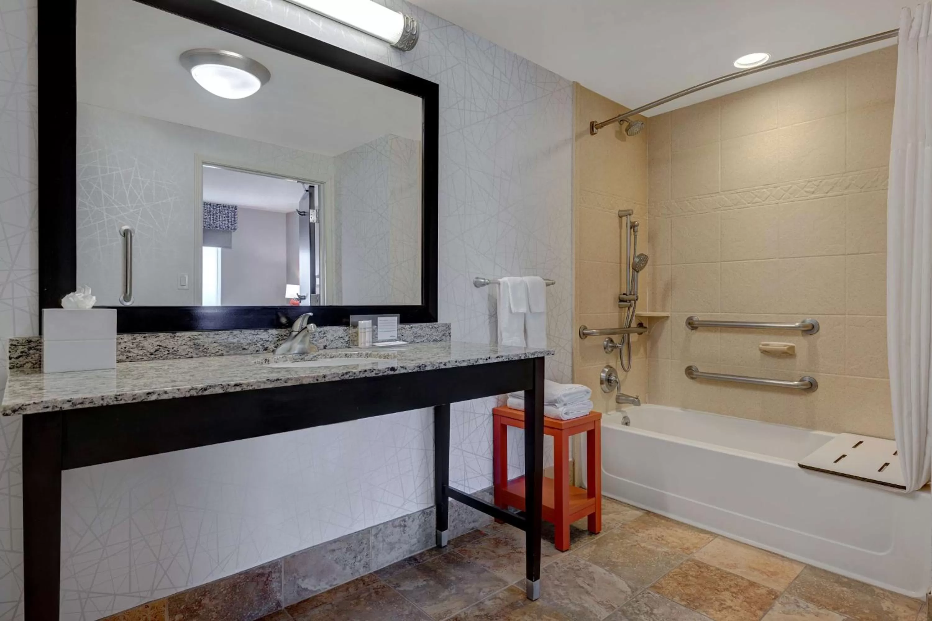 Bathroom in Hampton Inn & Suites Seattle/Federal Way