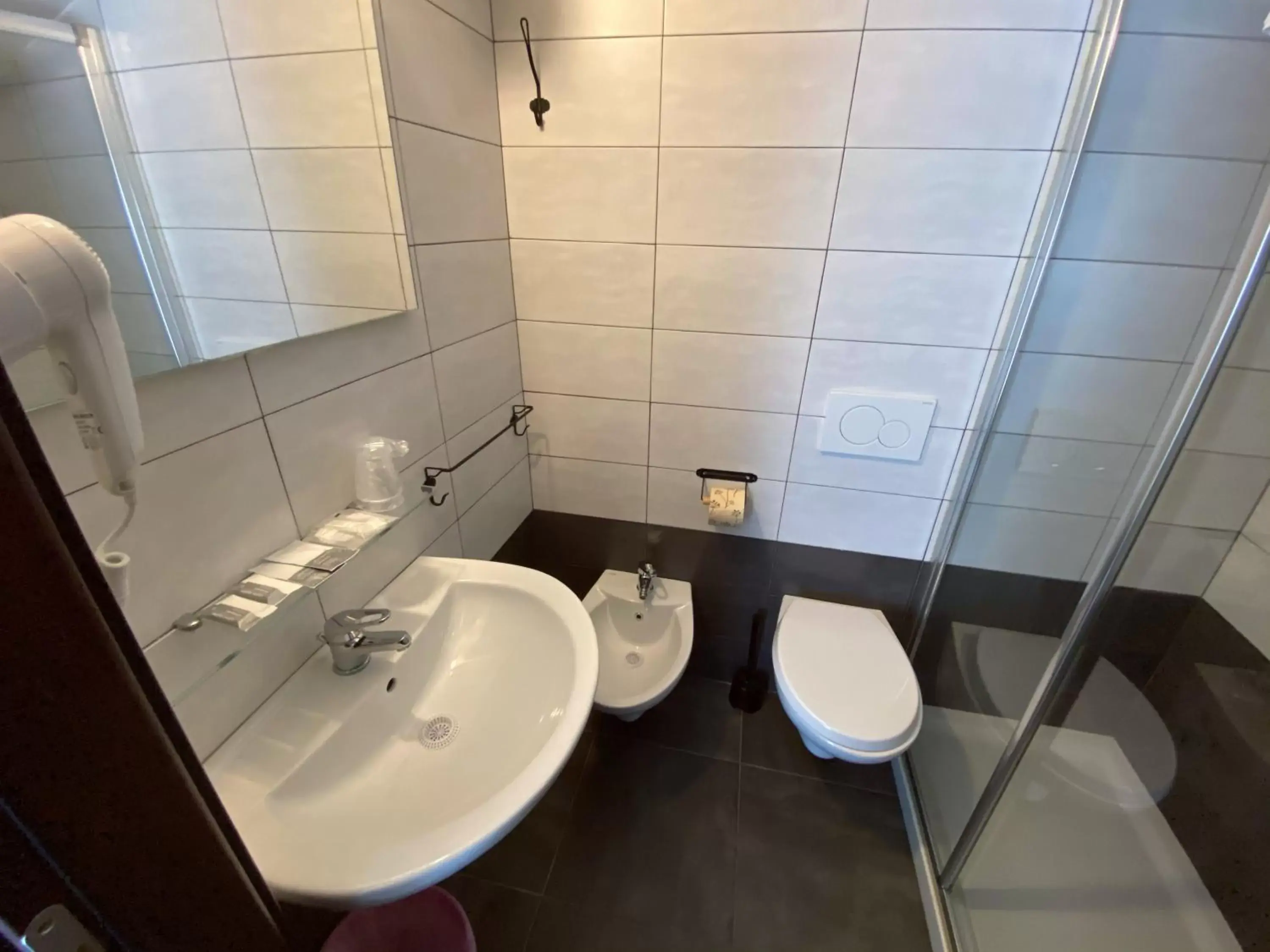 Shower, Bathroom in HOTEL ABAY
