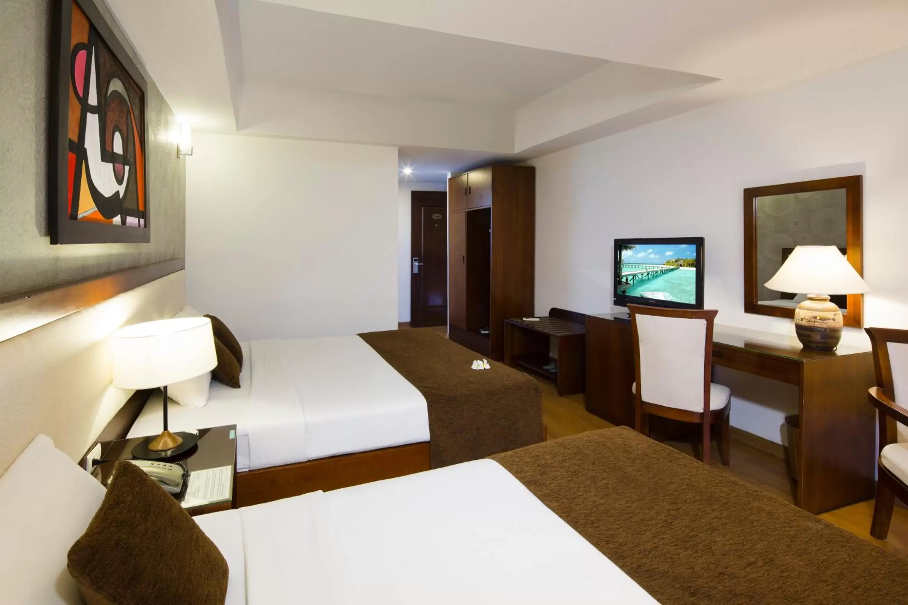 Bedroom, TV/Entertainment Center in Starlet Hotel
