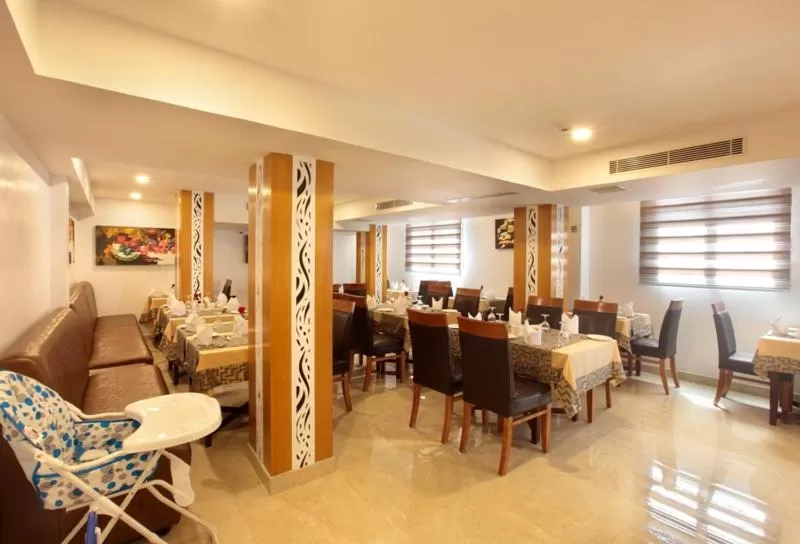 Restaurant/Places to Eat in Hotel Park Residency