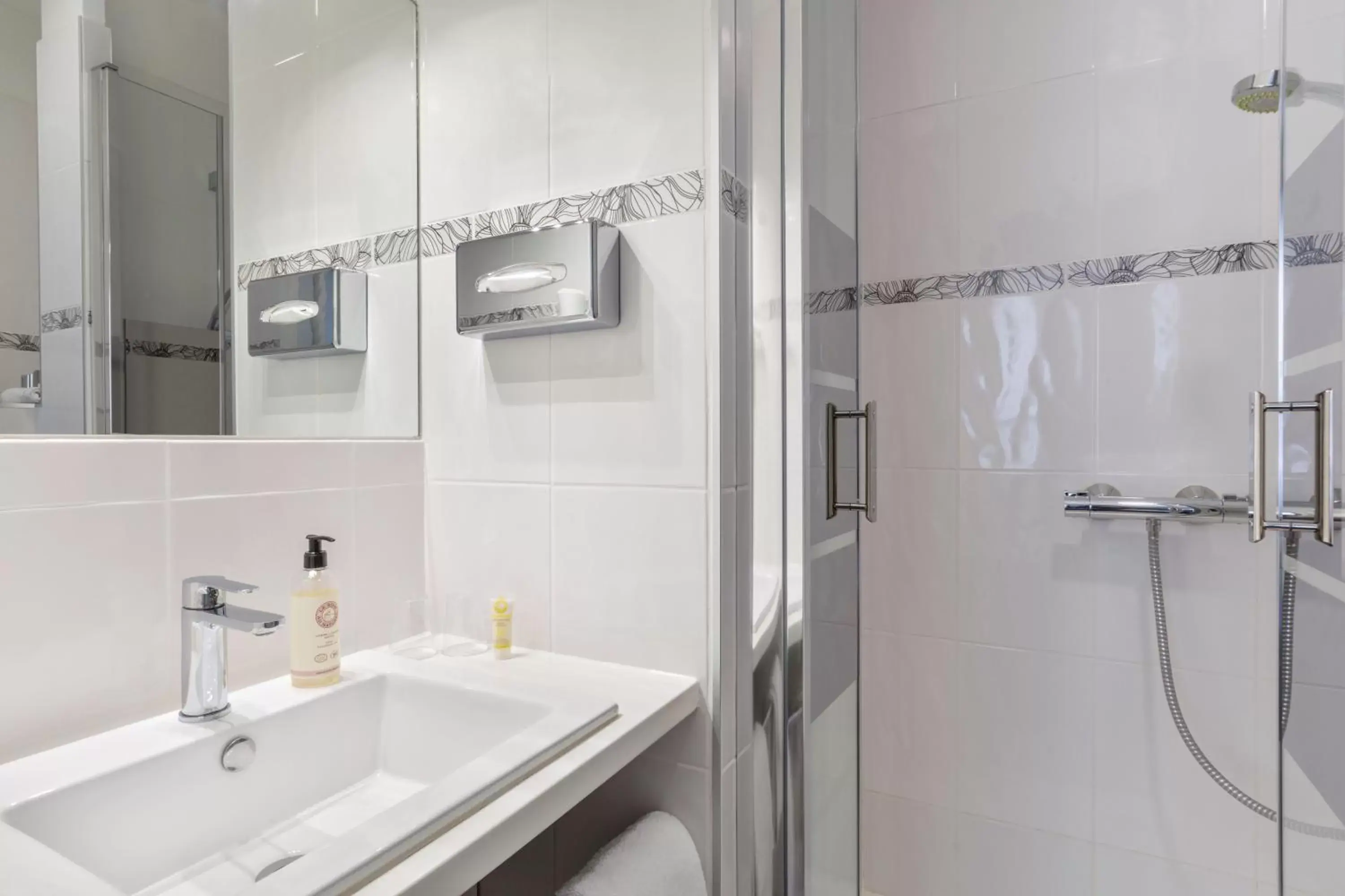 Toilet, Bathroom in Best Western Hôtel Royan Océan