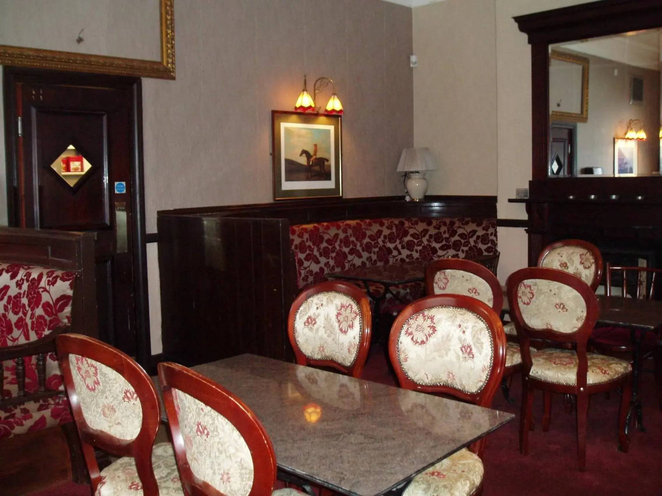 Restaurant/places to eat, Dining Area in The Whittington and Cat