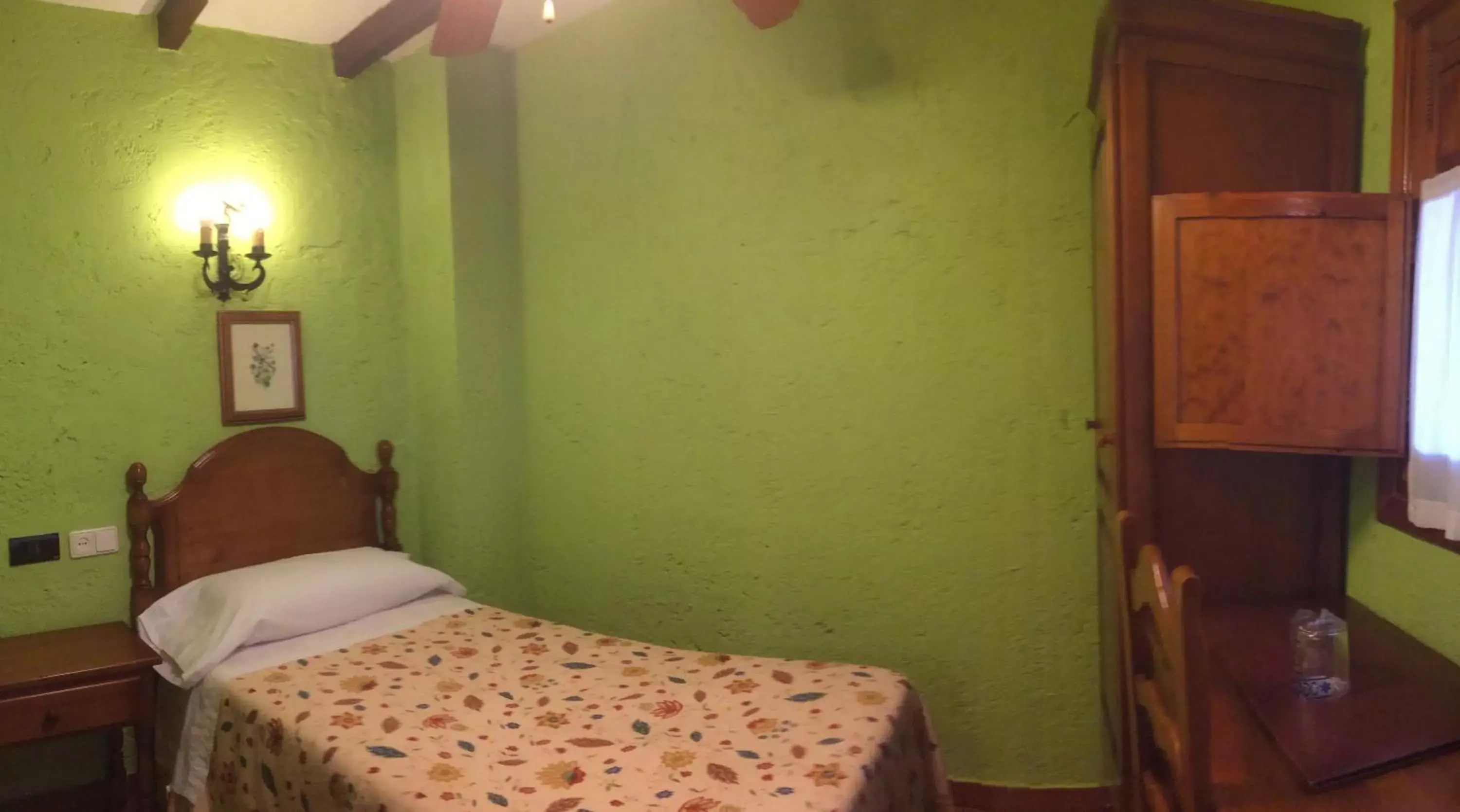 Single Room in Hotel Hermanos Macias