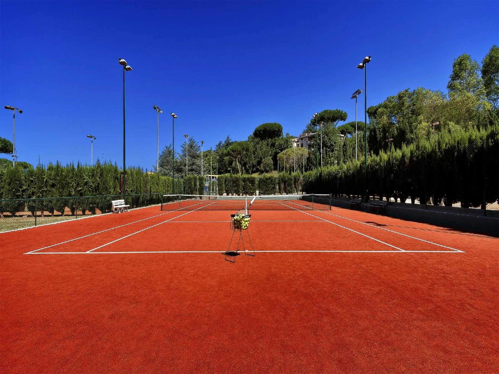 Tennis court in All Time Relais & Sport Hotel