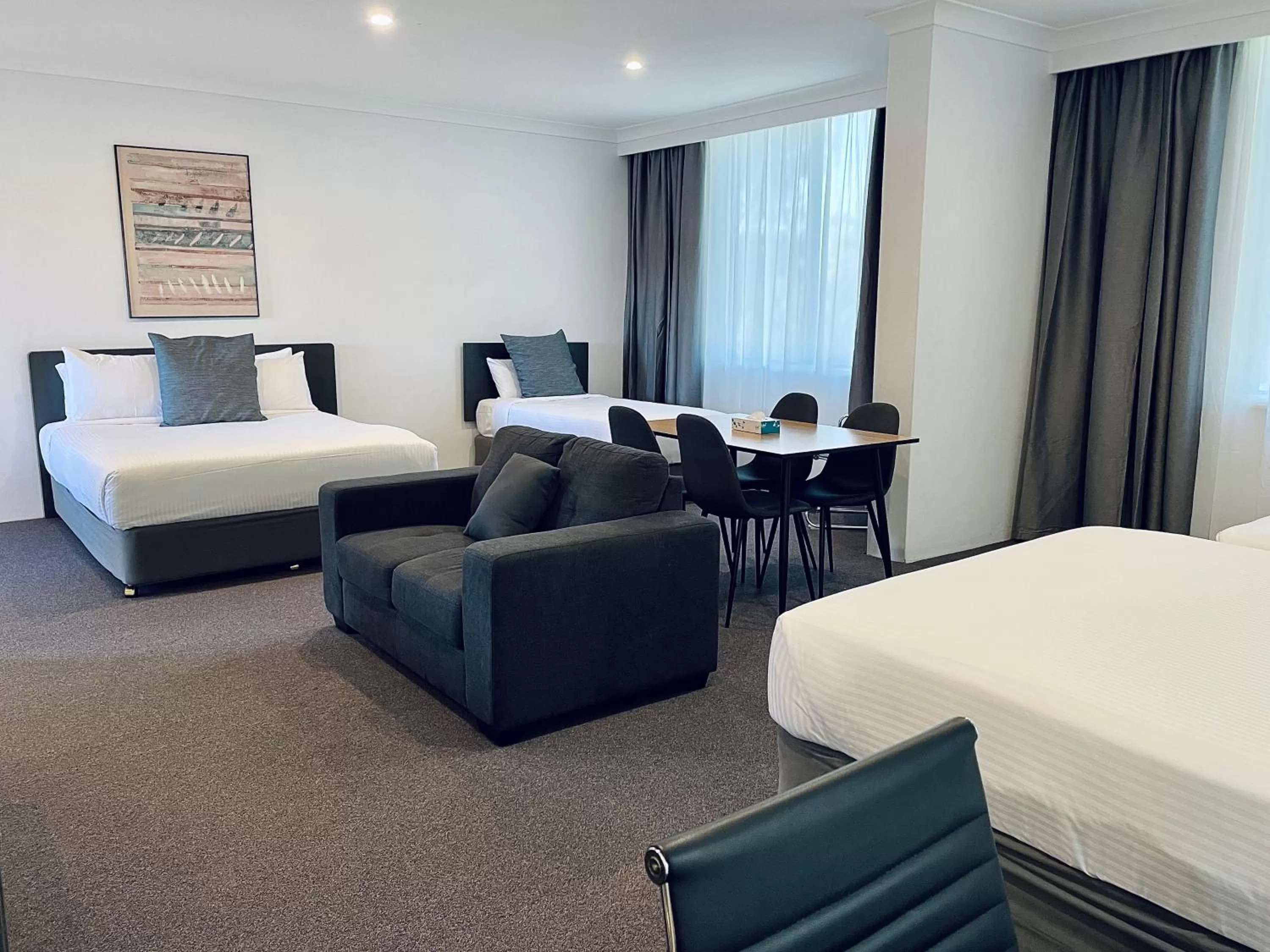 Seating area, Bed in The Select Inn Penrith