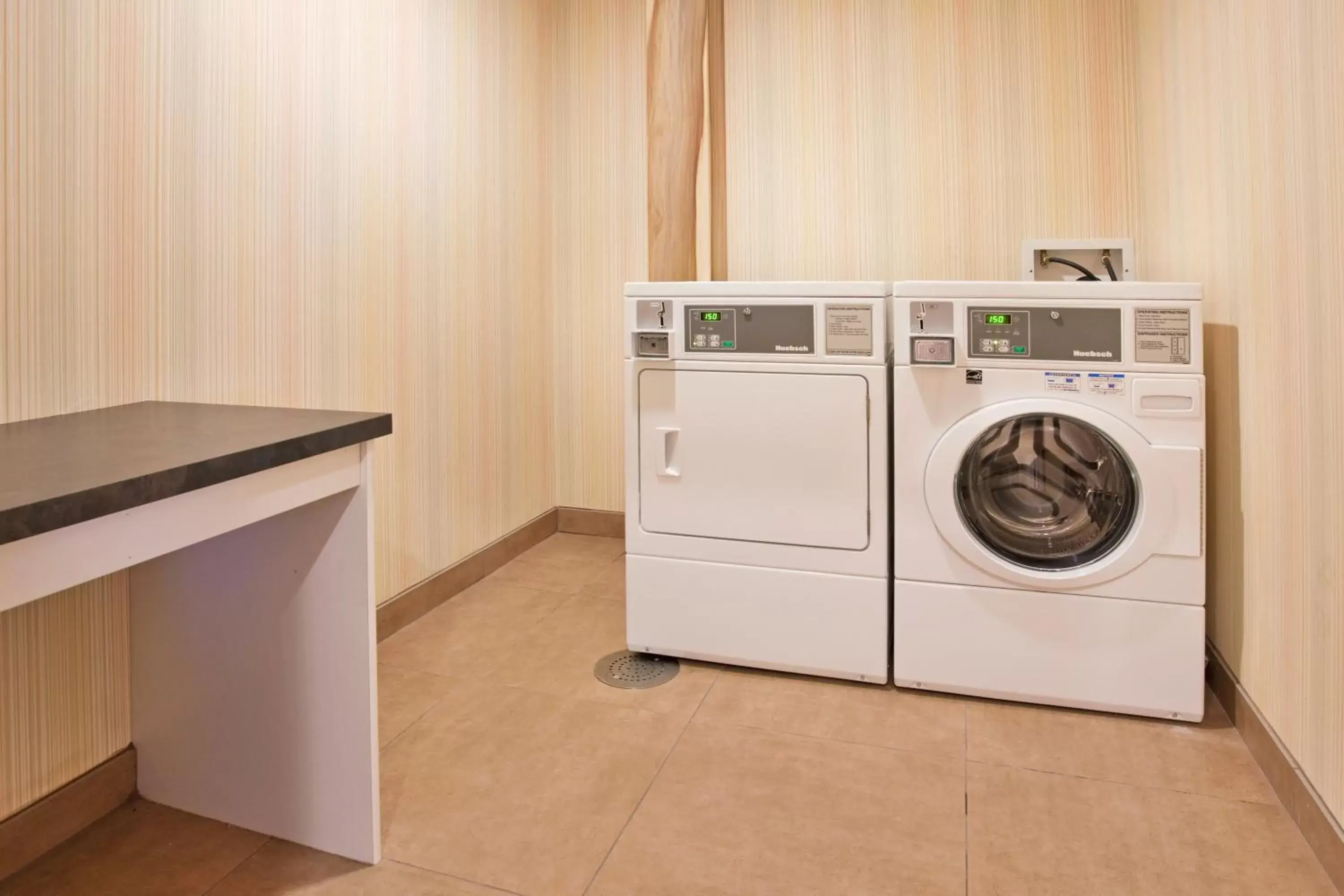 Other, Kitchen/Kitchenette in Holiday Inn Express Hotel and Suites Lincoln Airport, an IHG Hotel