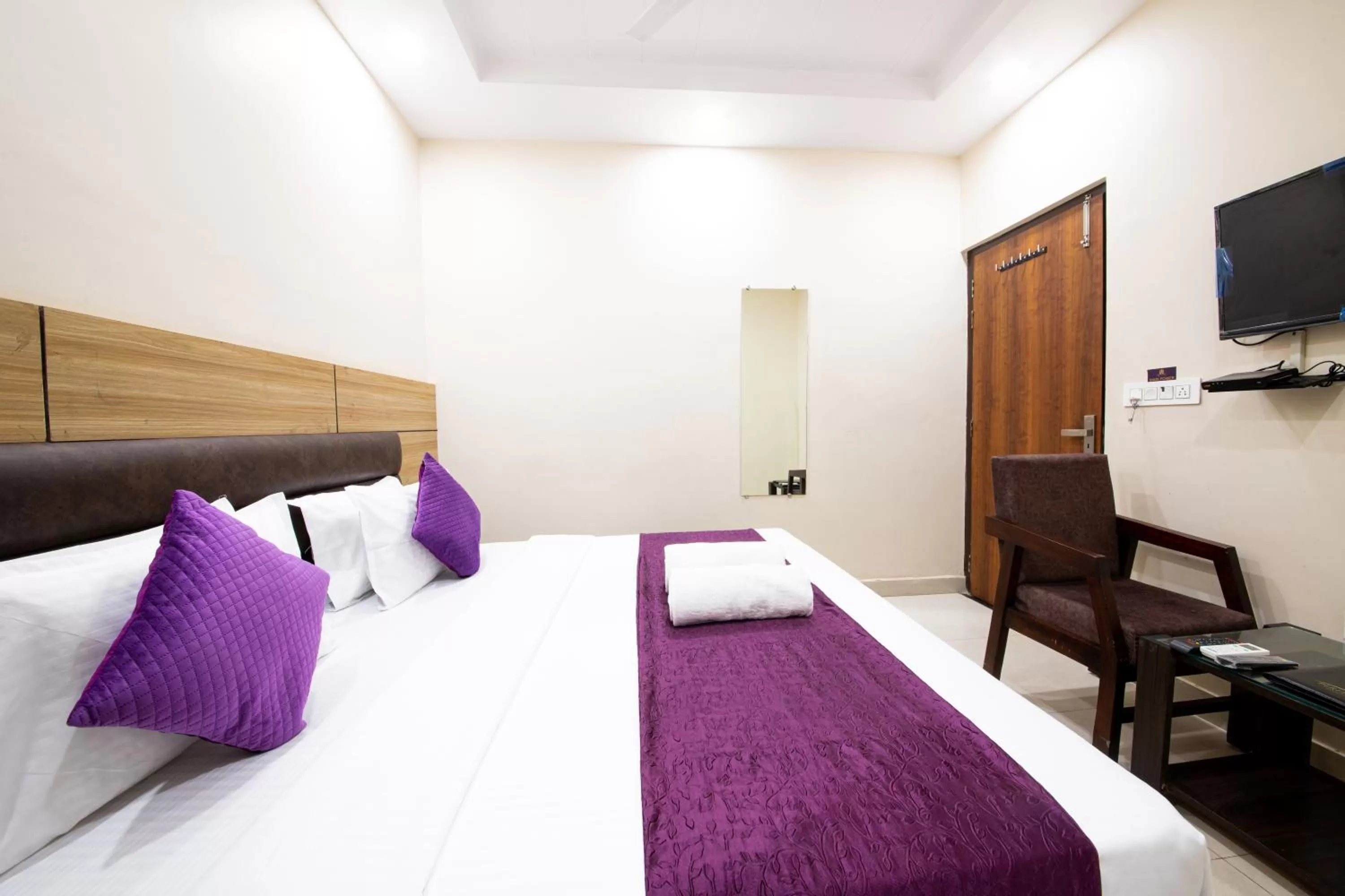 Bed in Perfect Stayz Dwarkesh - Hotel Near Haridwar Railway station