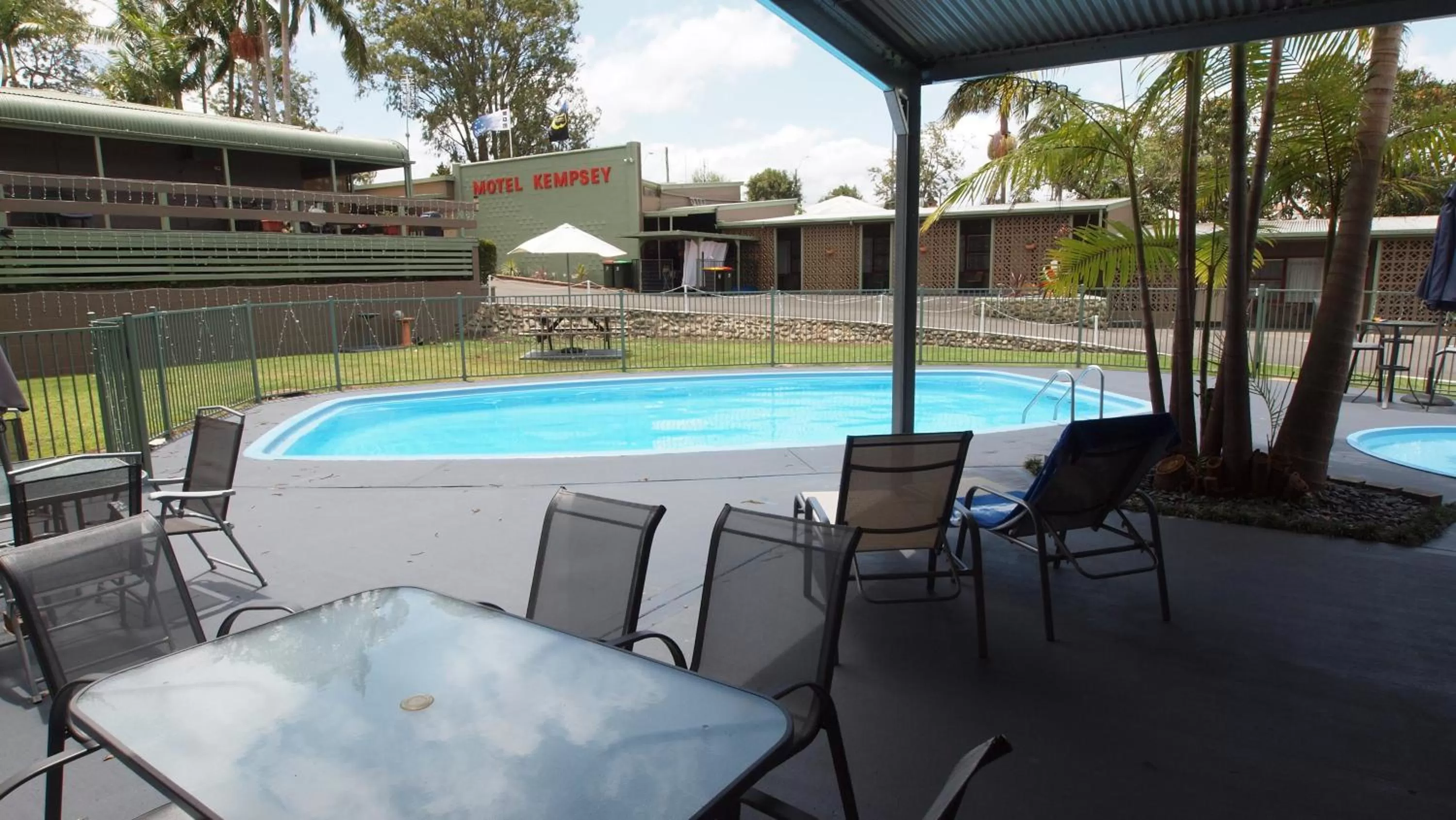 Swimming pool in Motel Kempsey