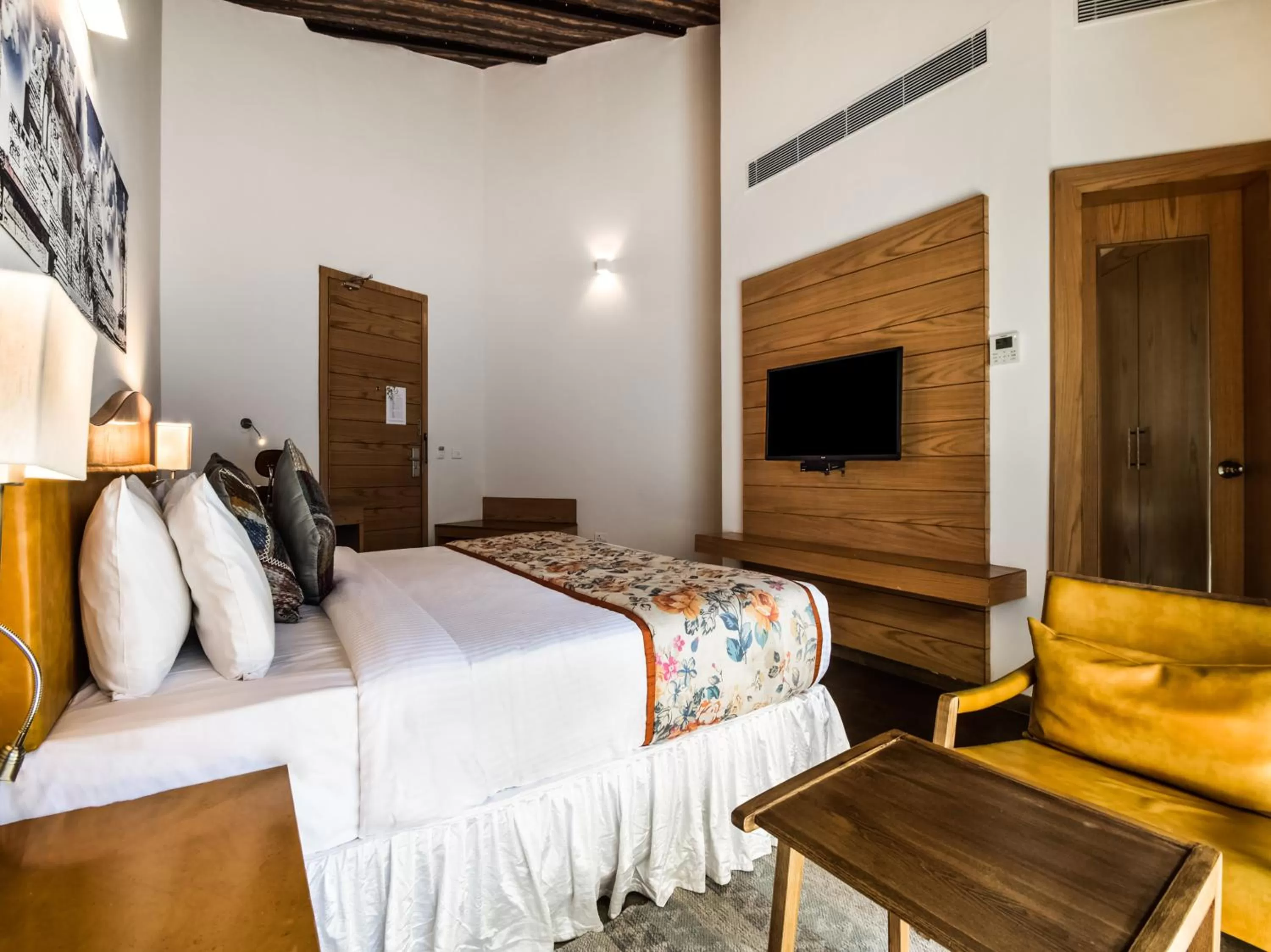 TV and multimedia, Bed in Bamboo Saa Resort & Spa - Udaipur