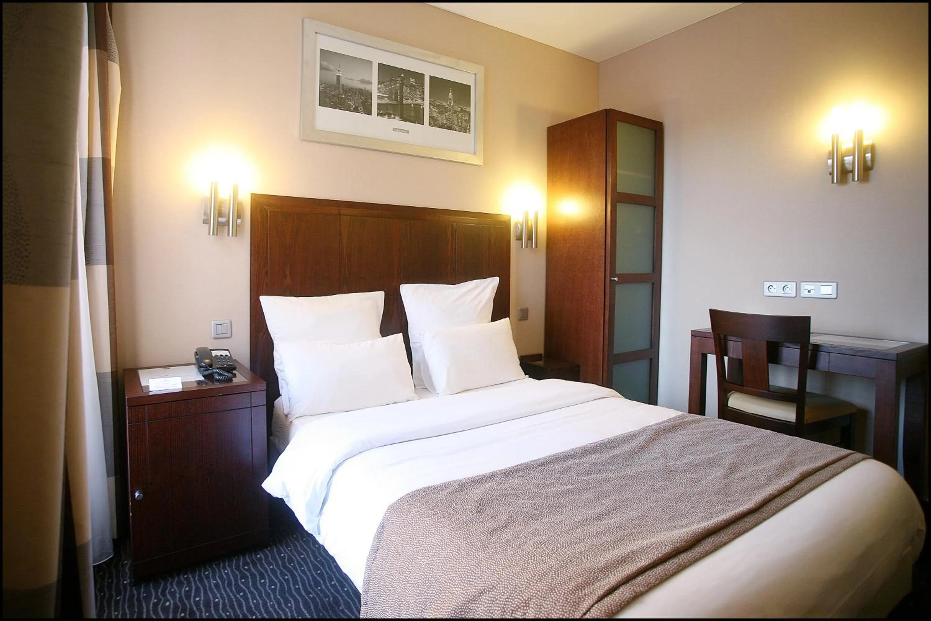 Bed in Grand Hotel Francais