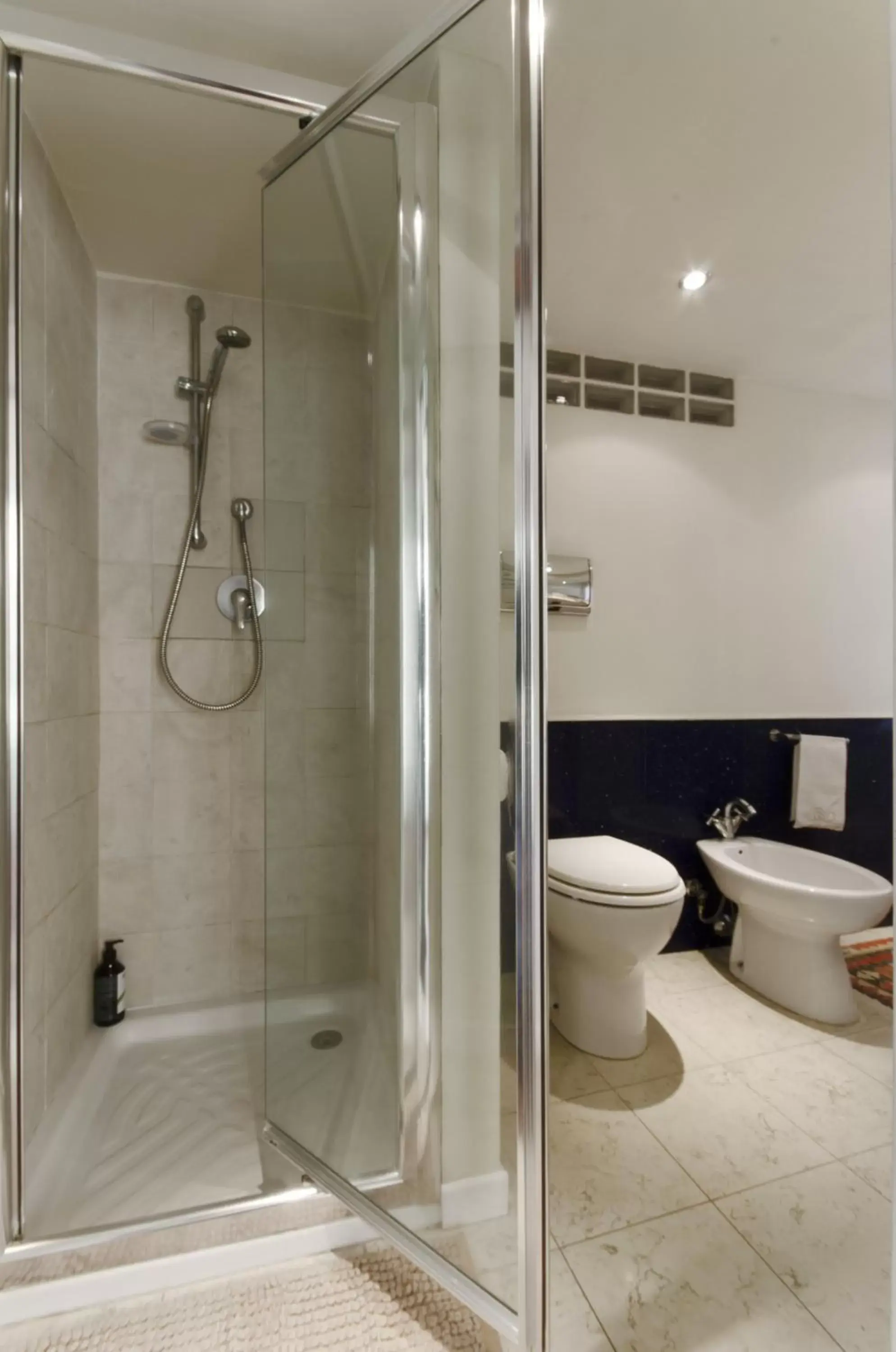 Shower, Bathroom in A casa di Frasquita