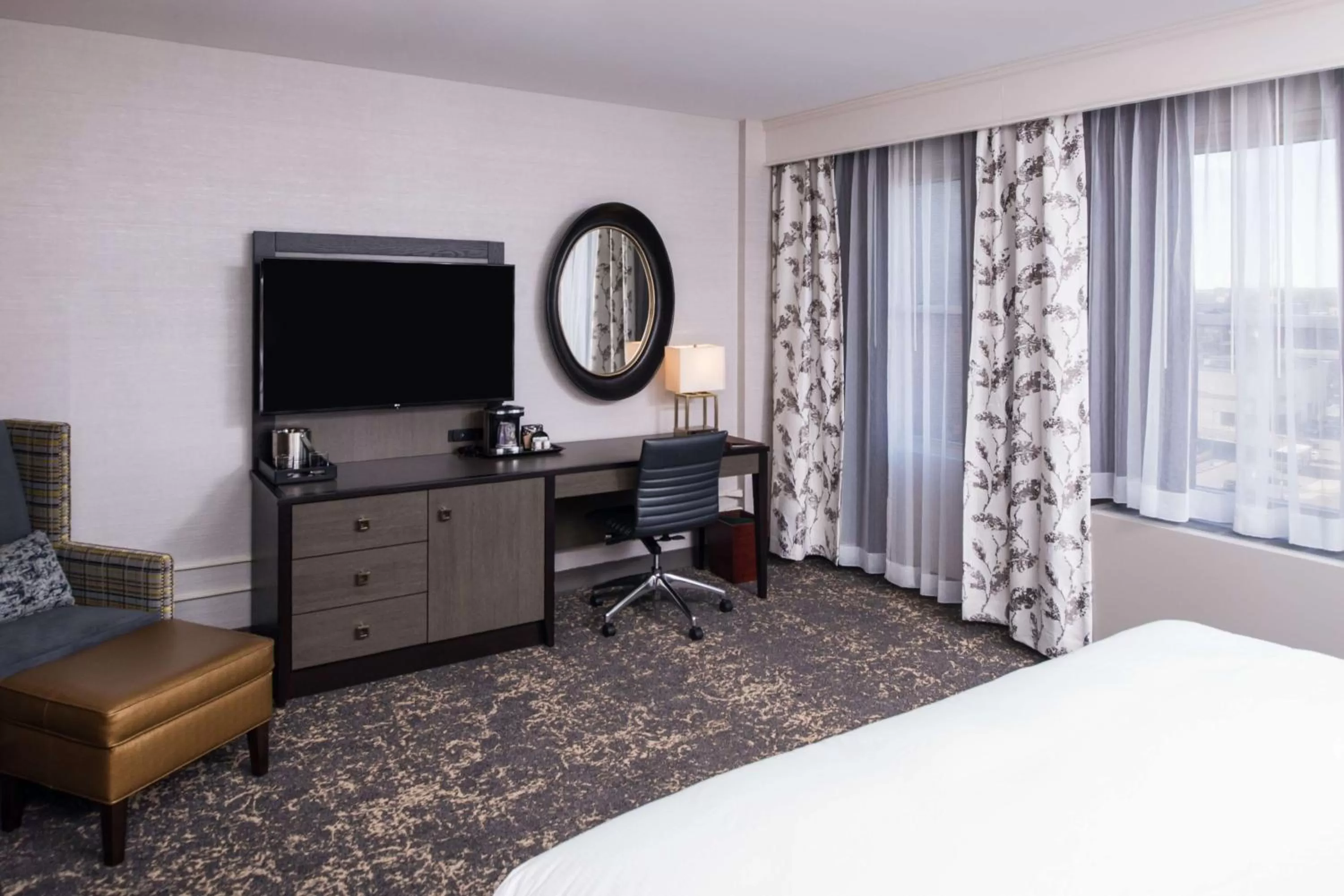Bedroom, Bed in DoubleTree by Hilton Utica