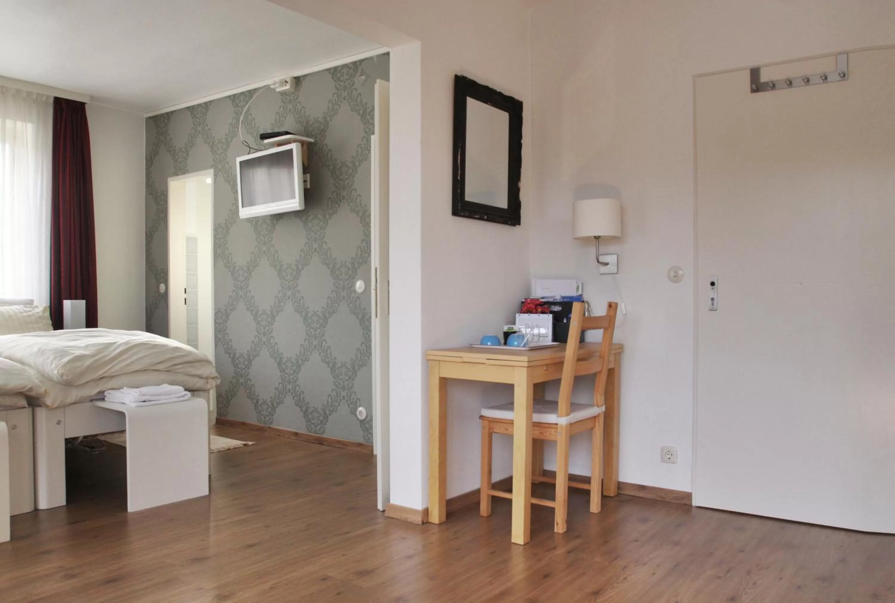 Photo of the whole room, TV/Entertainment Center in B&B Orchidee