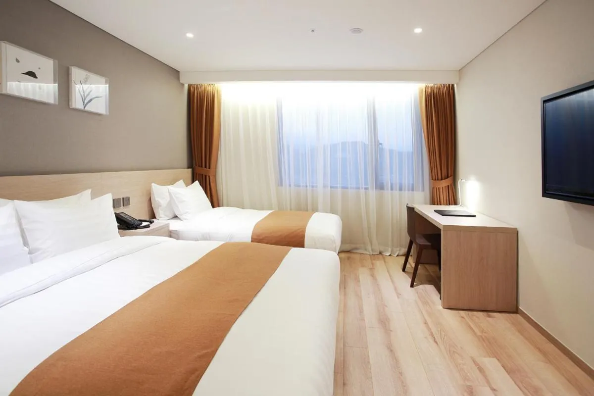 Bed in Gangneung City Hotel