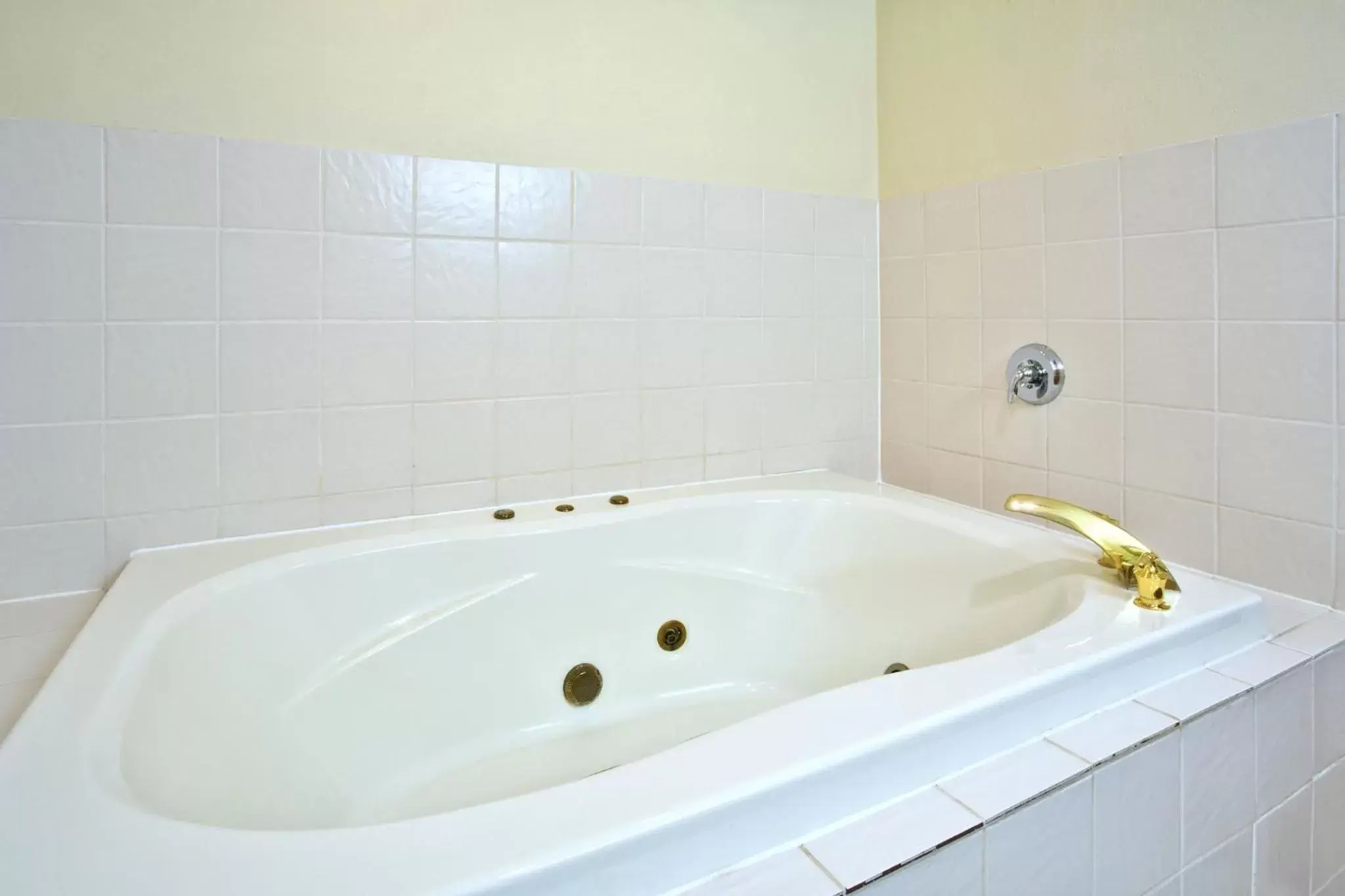 Photo of the whole room in Holiday Inn Express Mackinaw City by IHG Photo of the whole room in Holiday Inn Express Mackinaw City by IHG