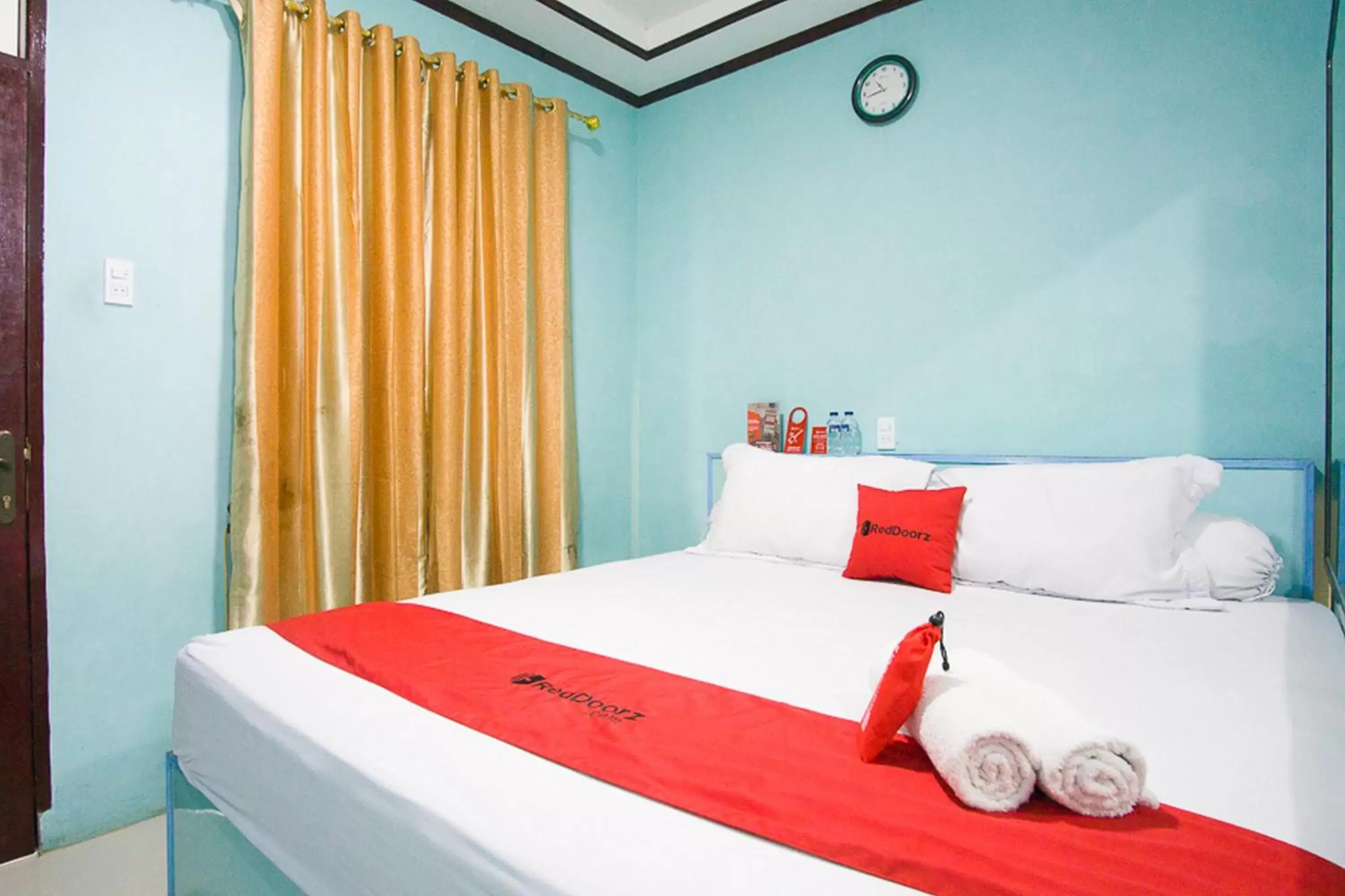 Bedroom, Bed in RedDoorz near Mikie Holiday Funland Berastagi