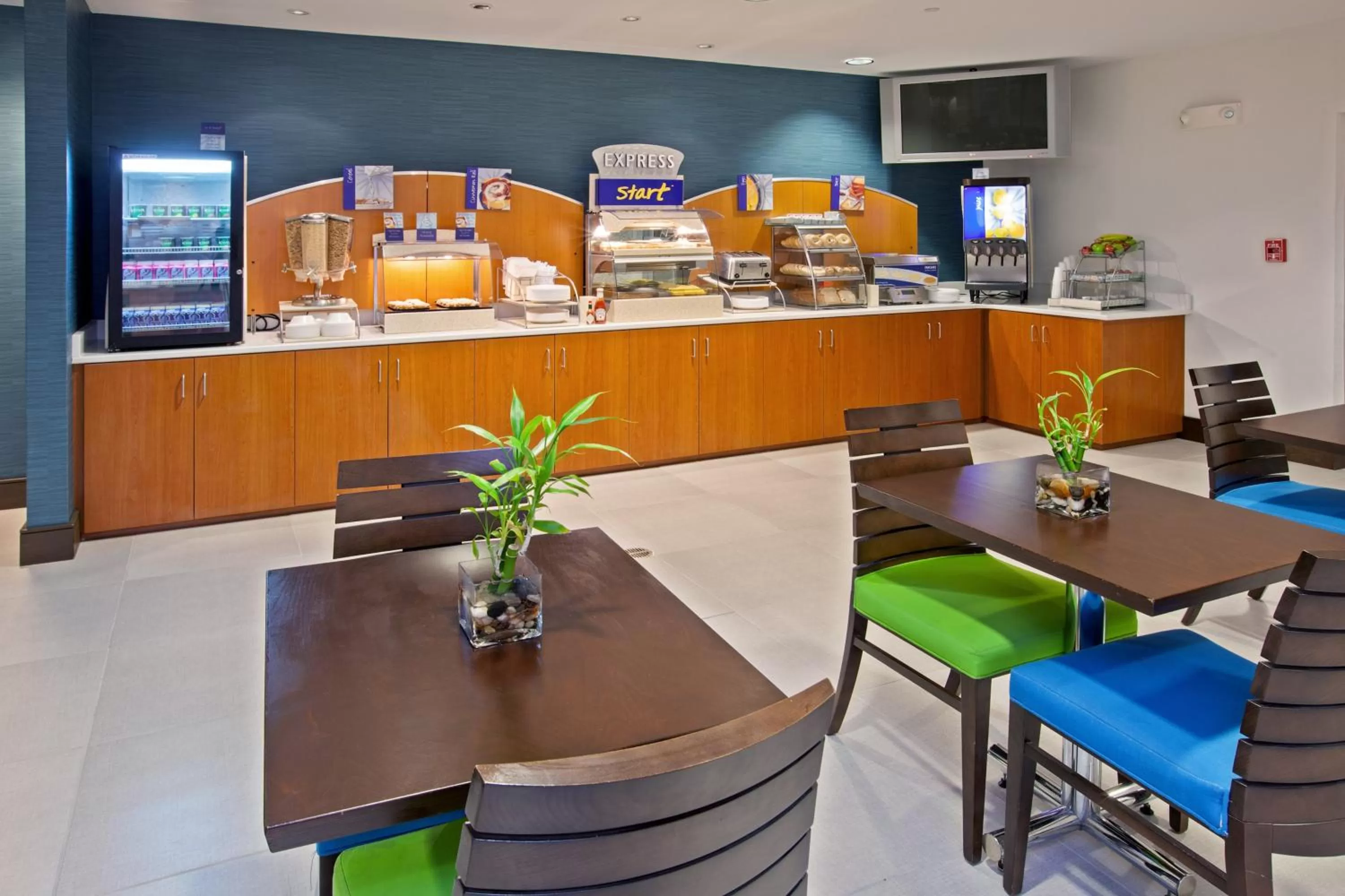 Breakfast in Holiday Inn Express Indianapolis - Fishers by IHG