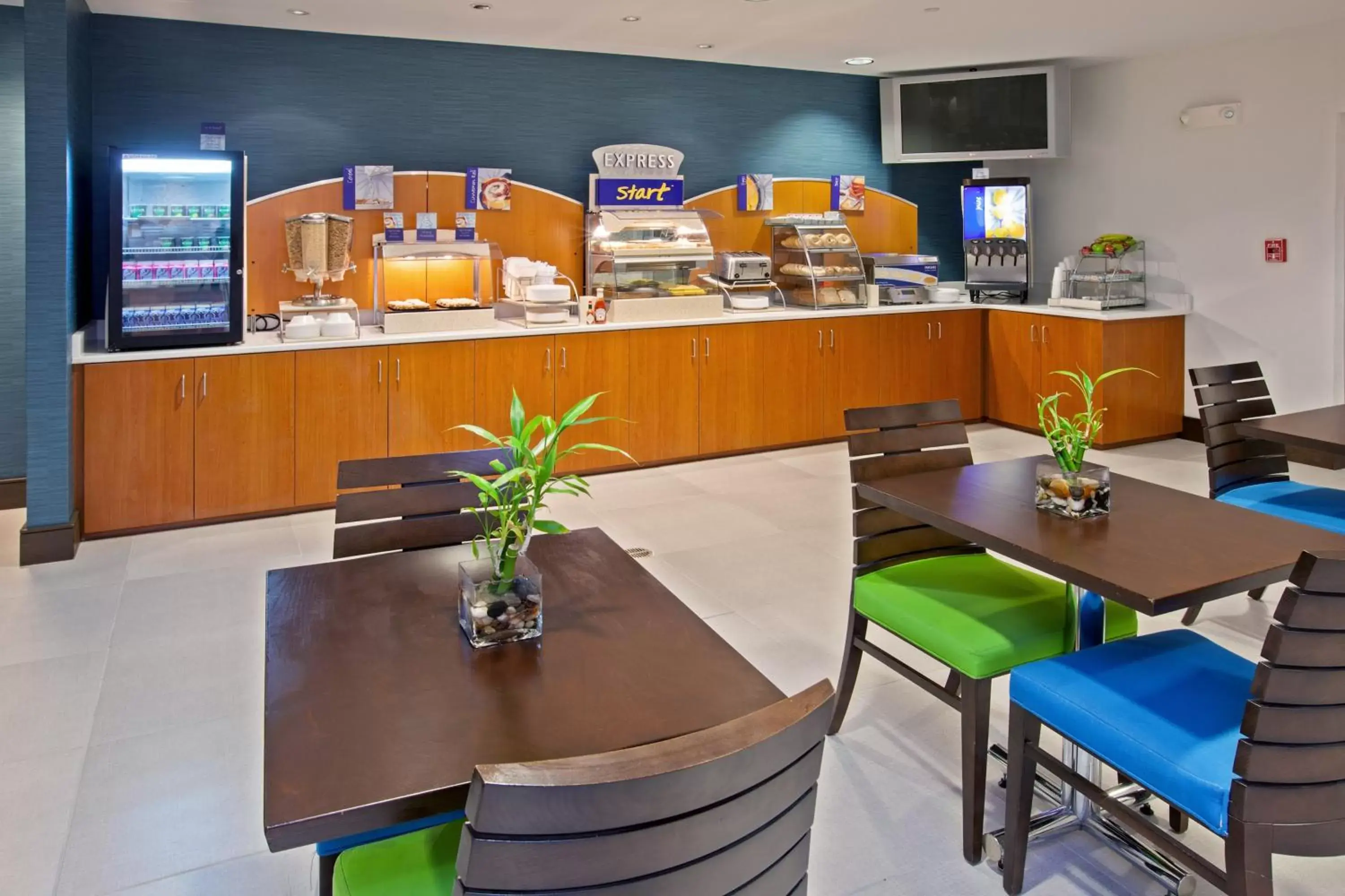 Breakfast, Restaurant/Places to Eat in Holiday Inn Express Indianapolis - Fishers, an IHG Hotel