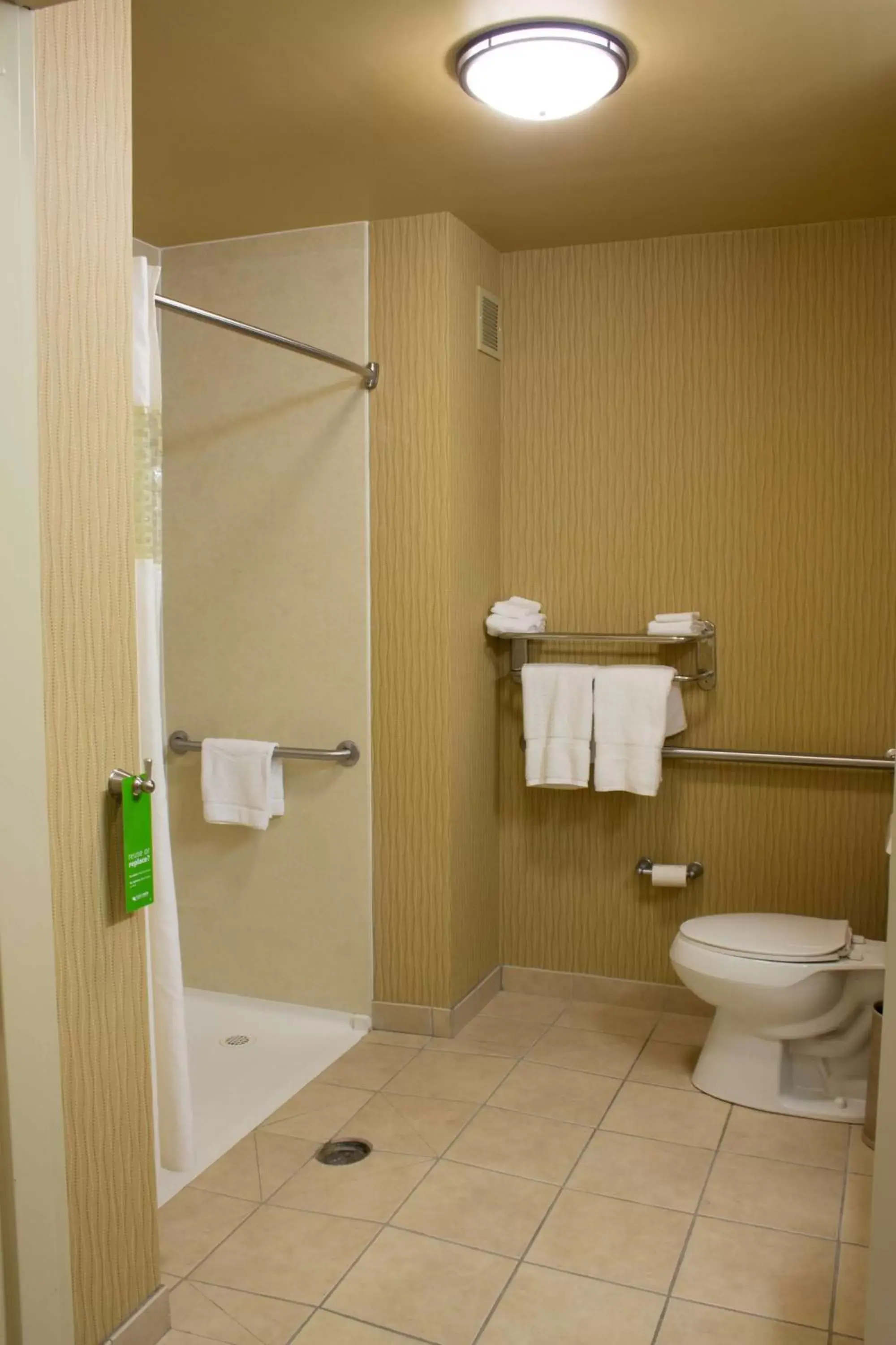 Bathroom in Hampton Inn Junction City