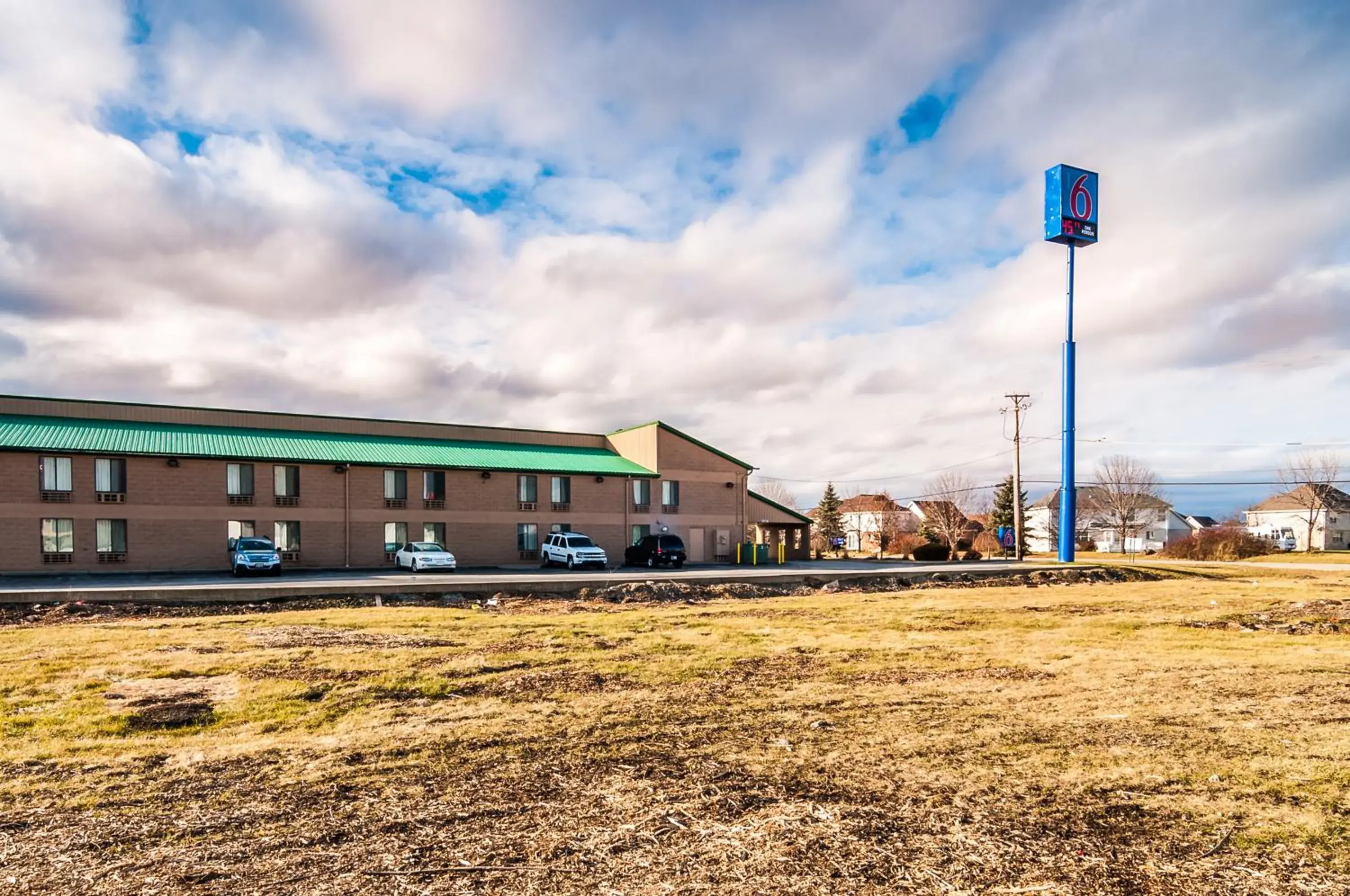 Facade/entrance, Property Building in Motel 6-Lansing, IL - Chicago South